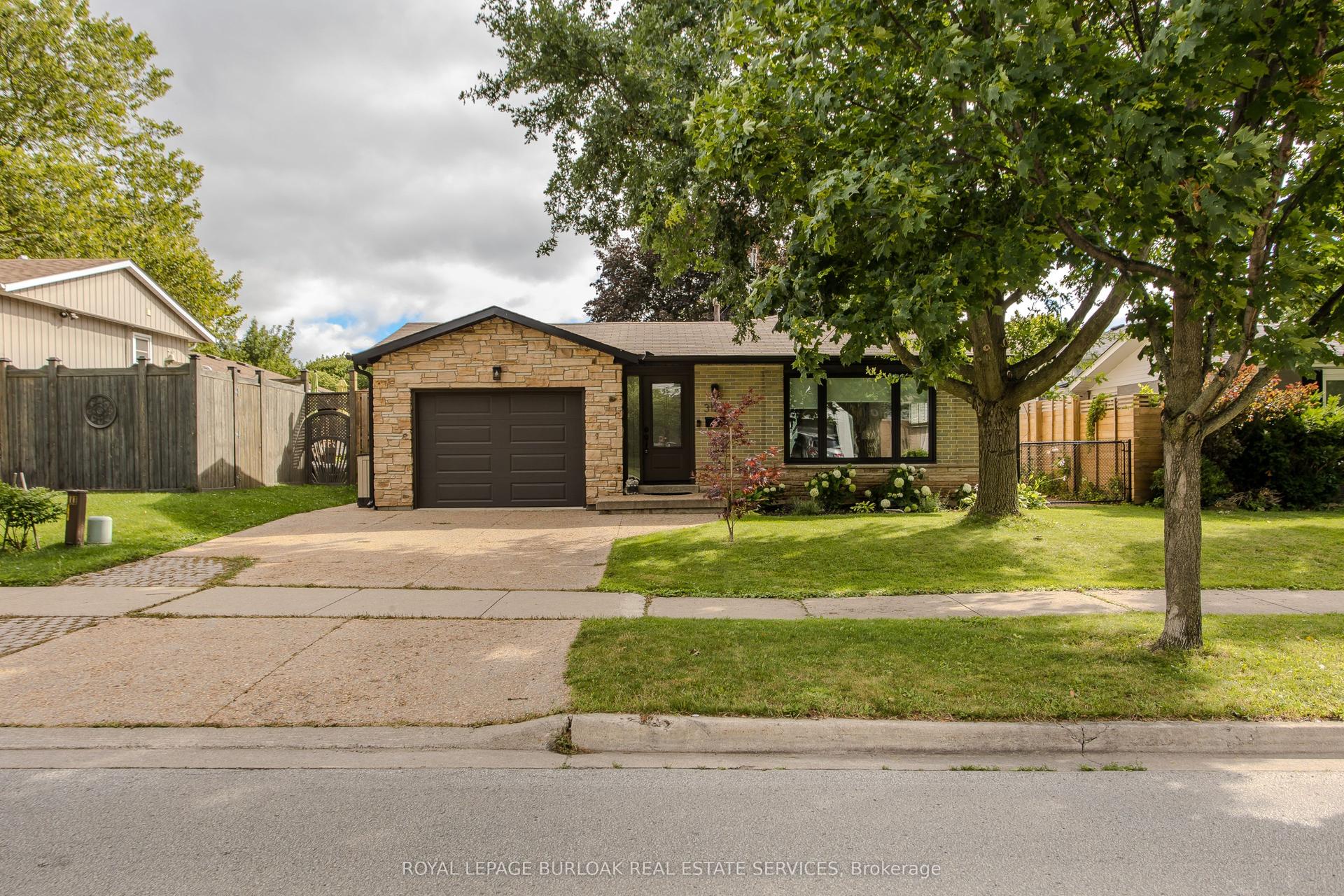 3128 Centennial Drive, Burlington — Detached for sale, photo 1