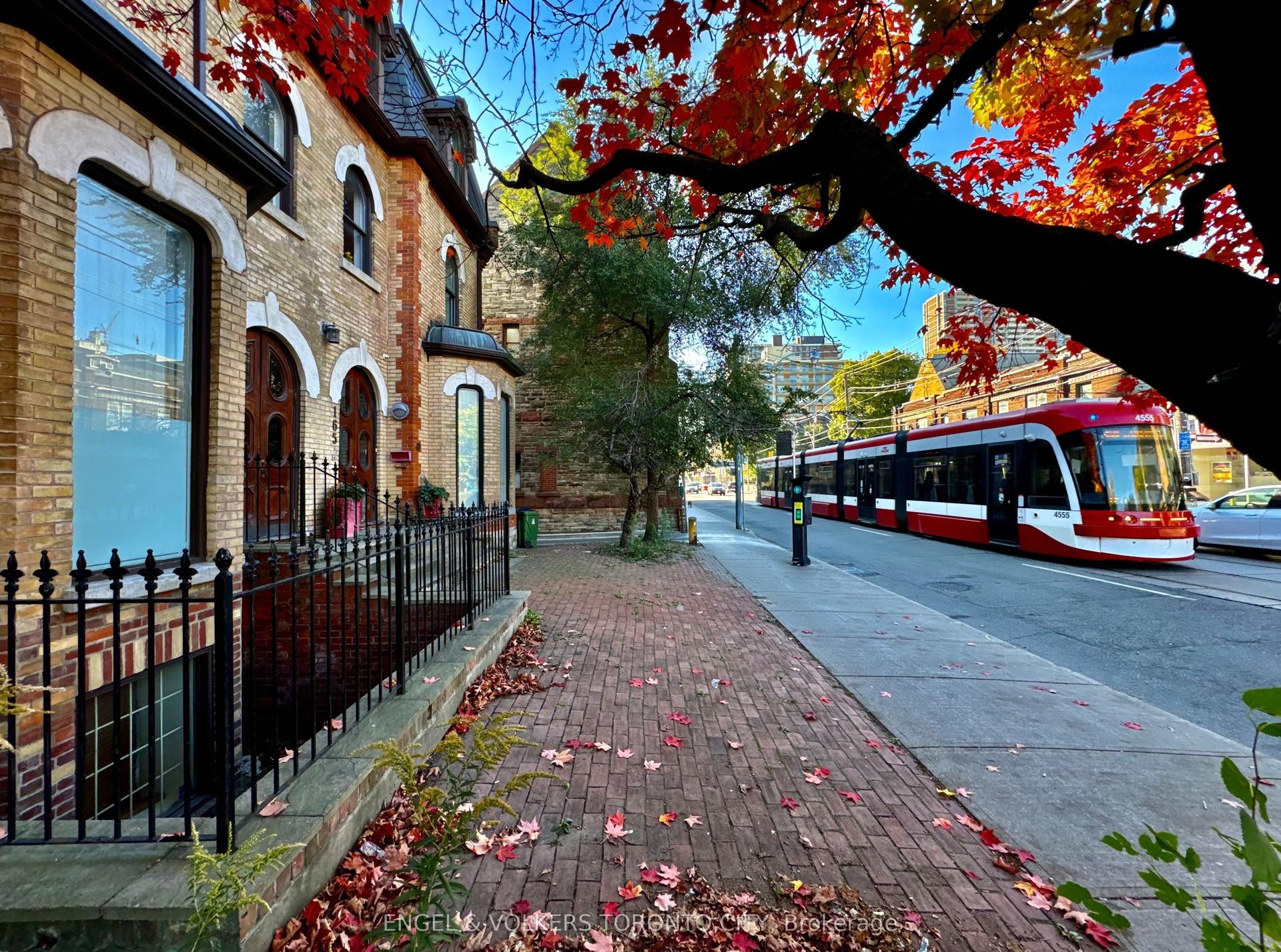 167 Carlton Street, Toronto — Townhouse for sale, photo 1