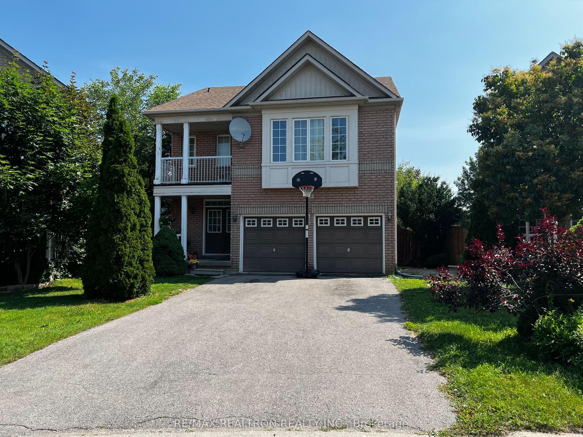 85 Watkins Glen Crescent lower #lower — photo 1