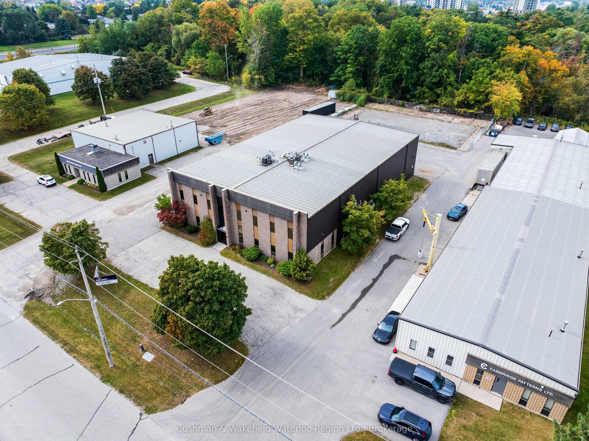 48 Cowansview Road, Cambridge — Commercial for sale, photo 1