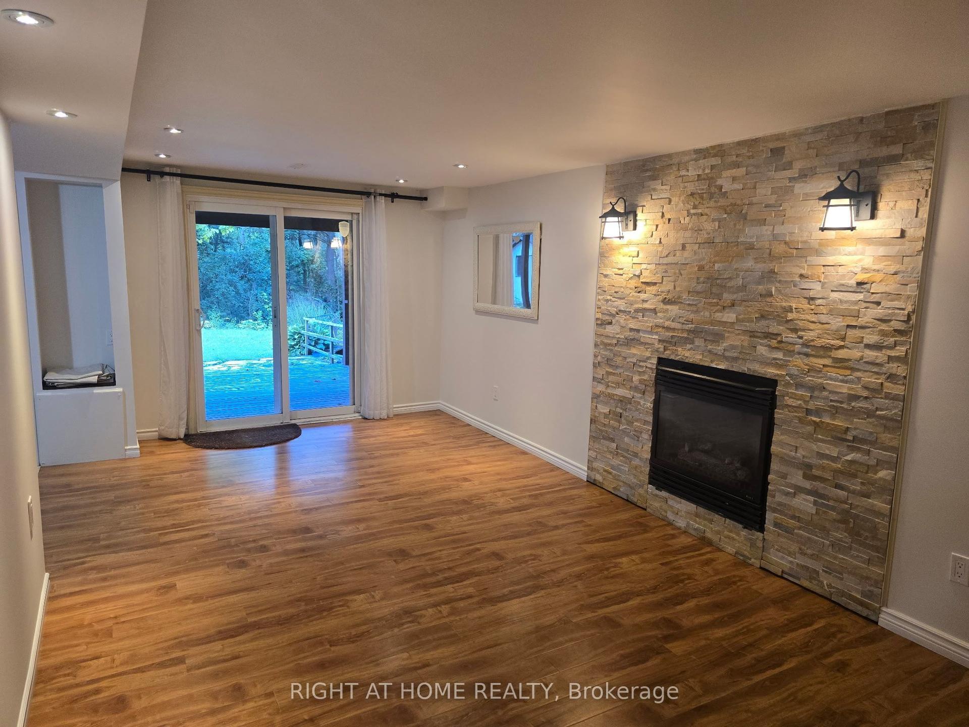 20 Lippincott Court, Richmond Hill — Detached for lease, photo 1