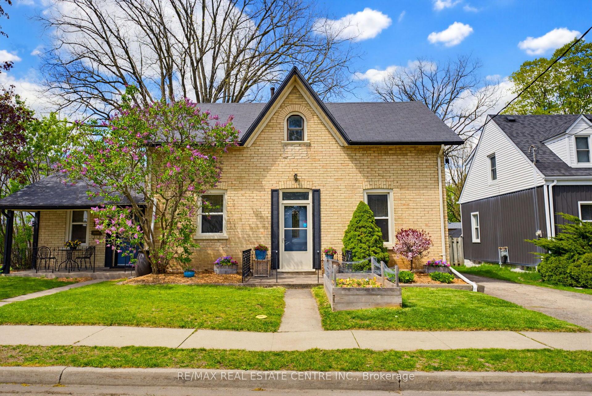112 Victoria Avenue — photo 1