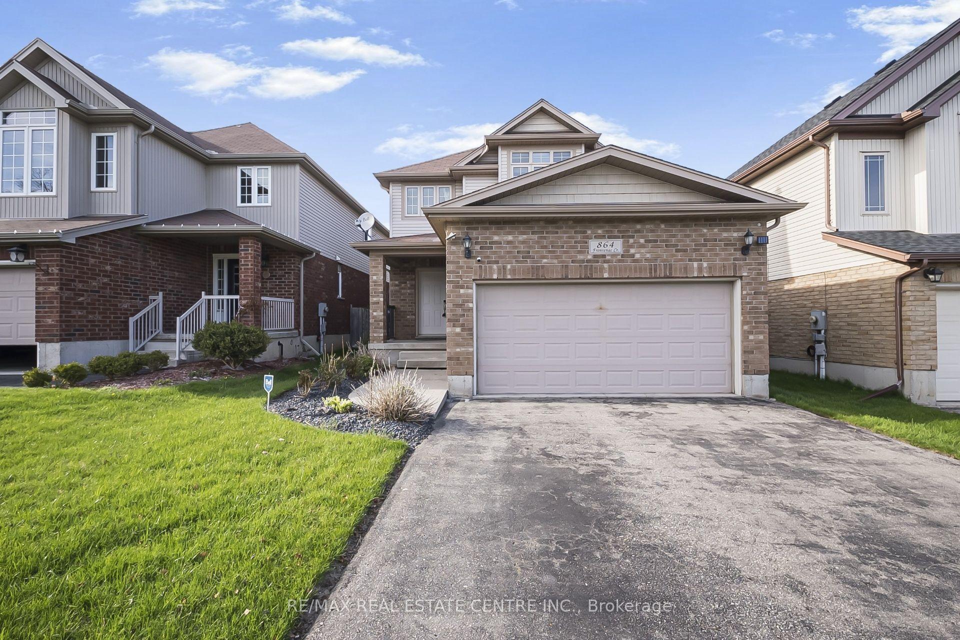 864 Frontenac Crescent — photo 1