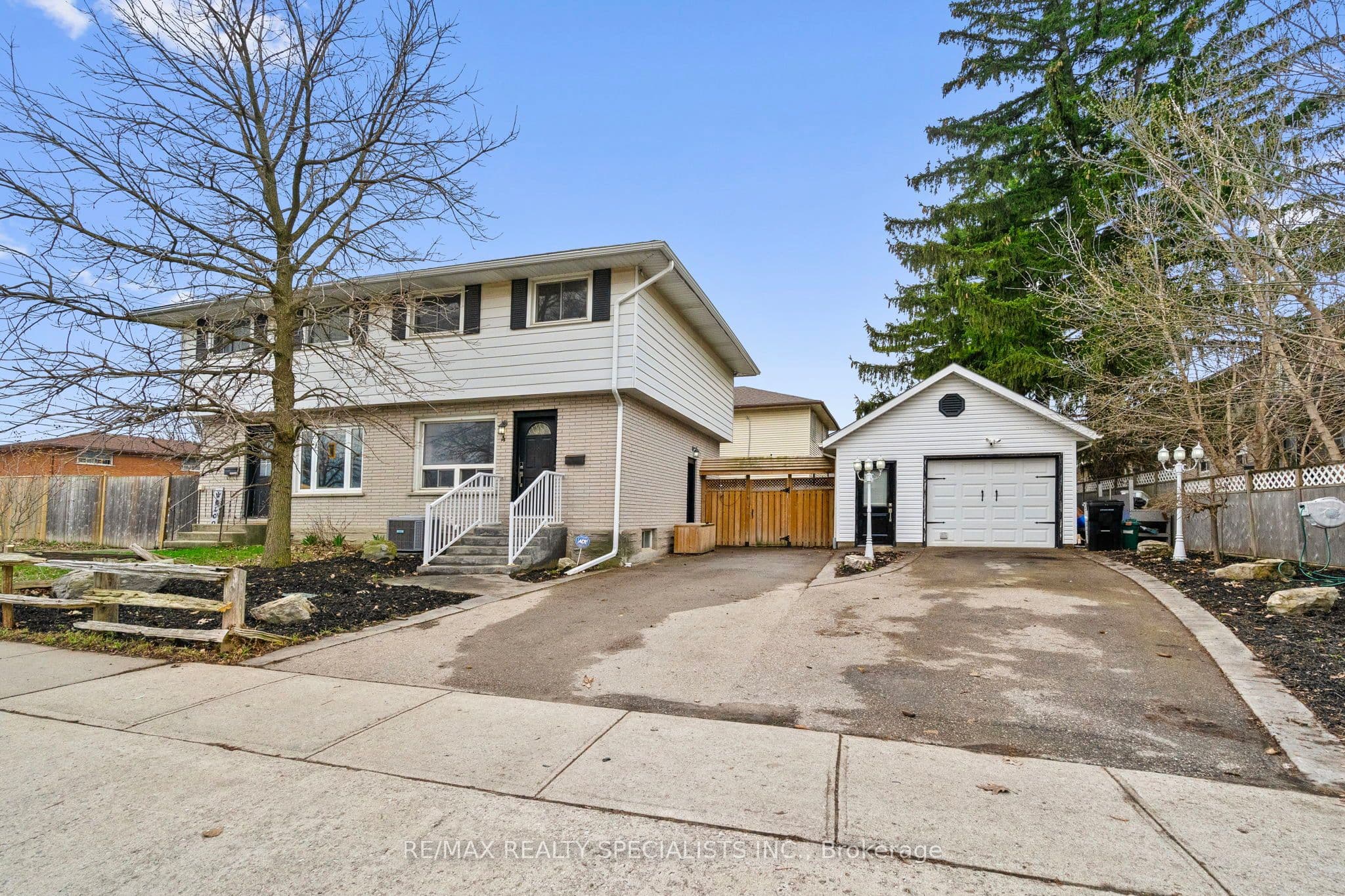 4 Gail Street — photo 1