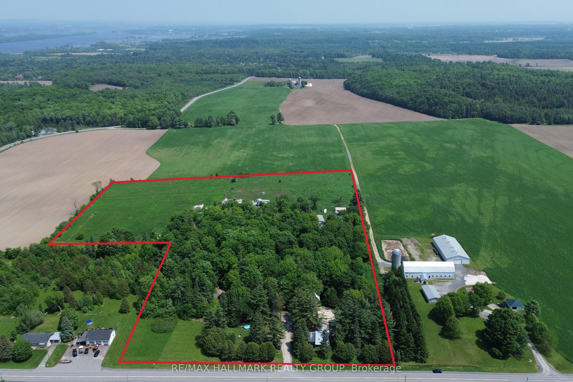 1675 Dunning Road, Orleans - Cumberland and Area — Multiplex for sale, photo 1