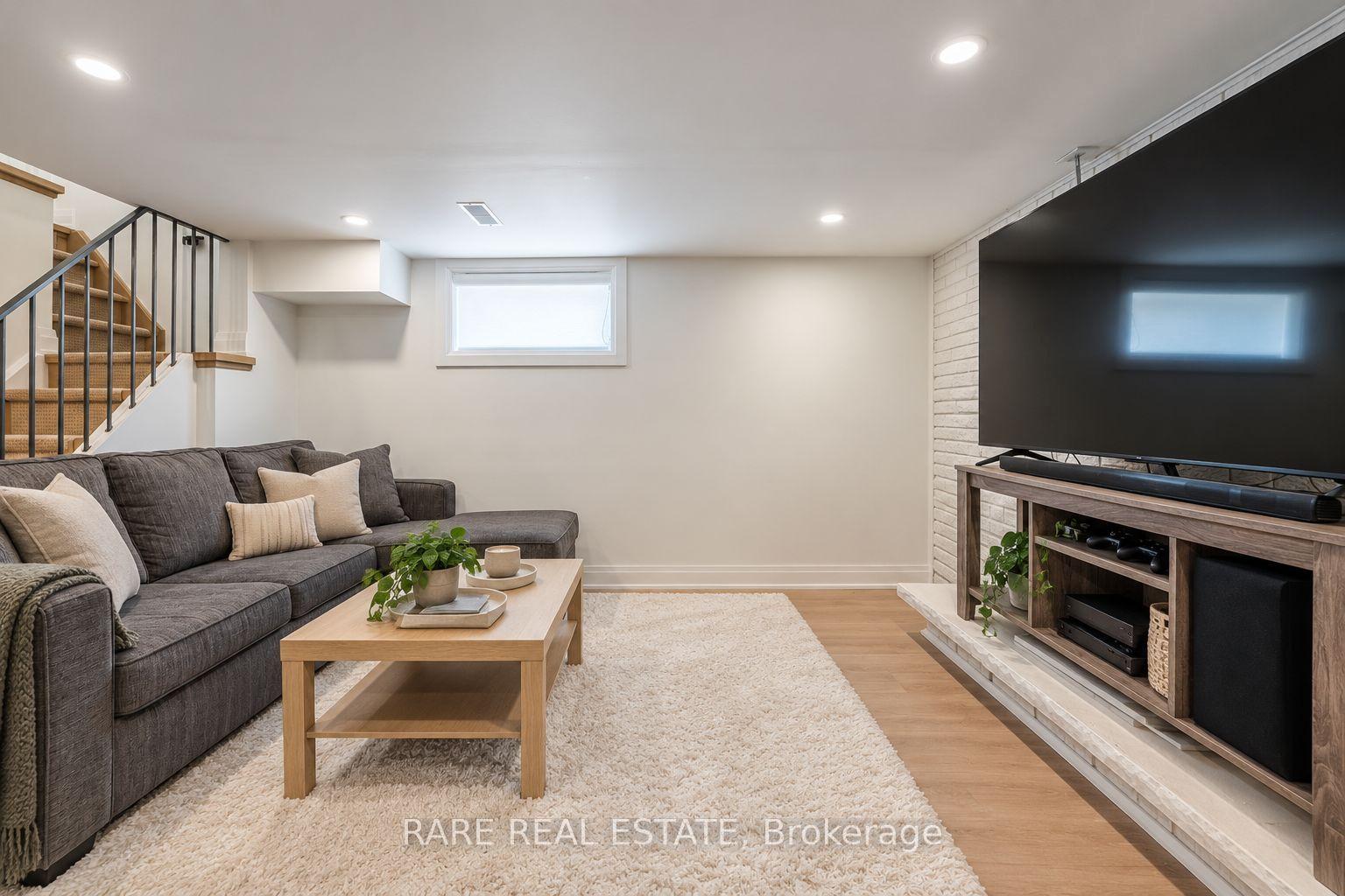 27 Fairbank Avenue 1 #1, Toronto — Detached for lease, photo 1