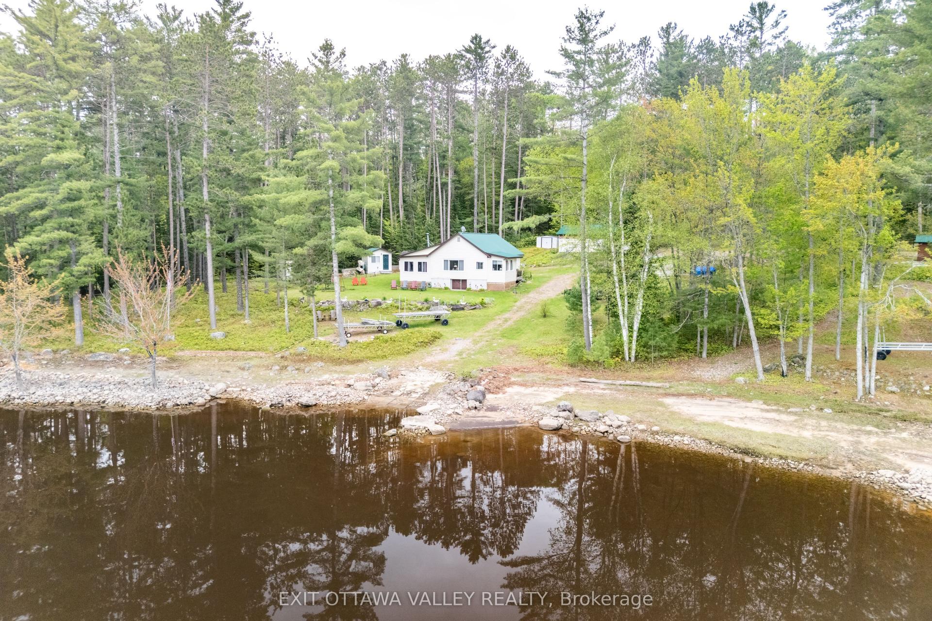 51 Myrlin Way, Laurentian Hills — Detached for sale, photo 1