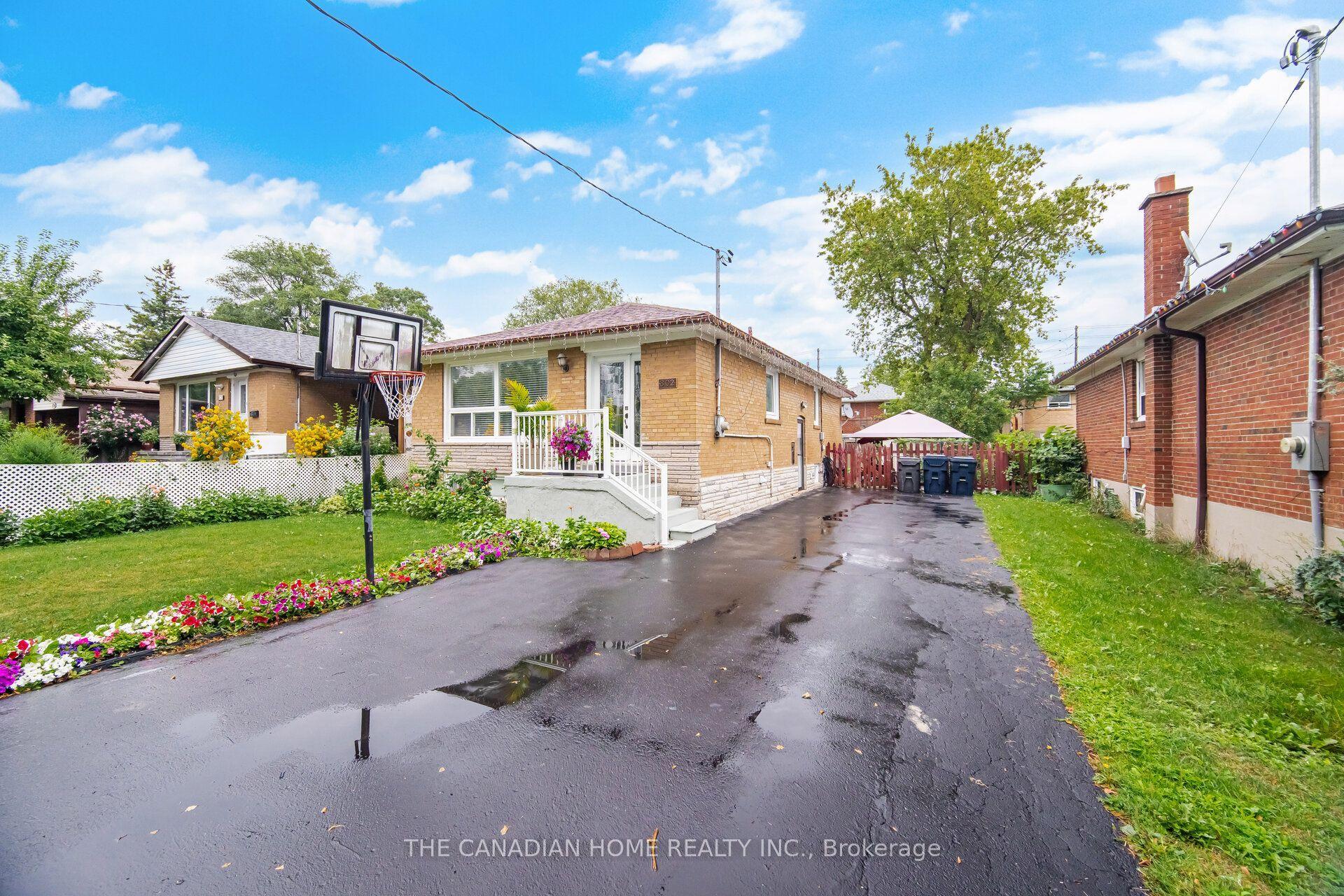 802 Brimorton Drive, Toronto — Detached for sale, photo 1