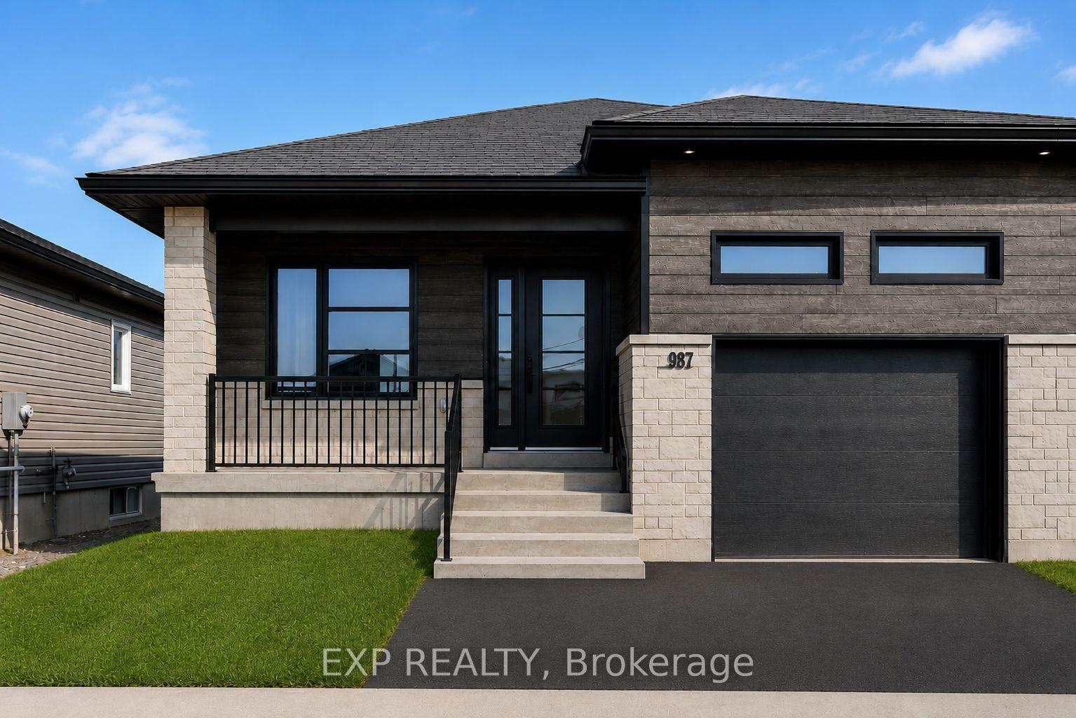 987 Katia Street, The Nation — Semi-Detached for sale, photo 1