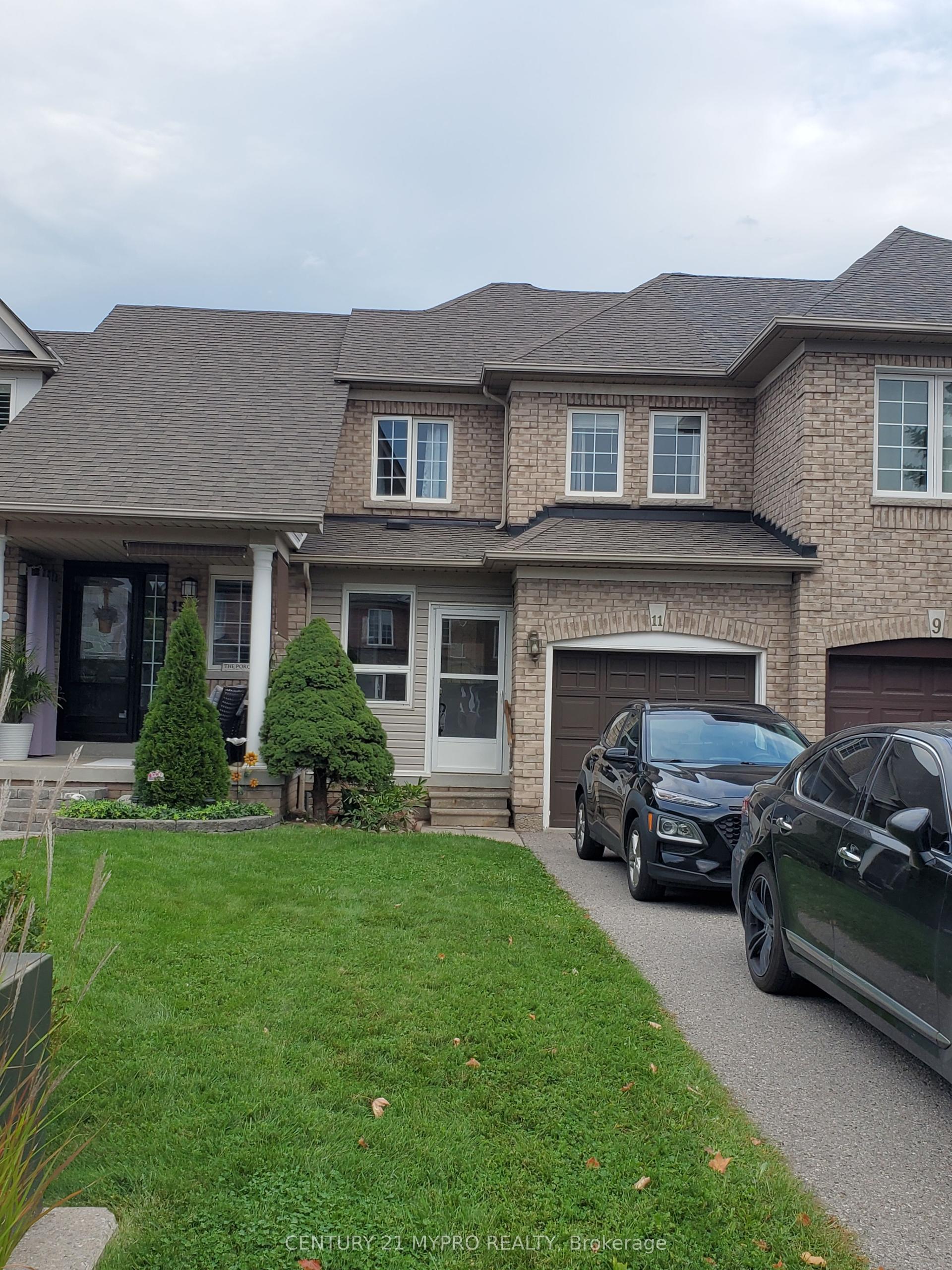 11 Oglevie Drive, Whitby — Townhouse for sale, photo 1