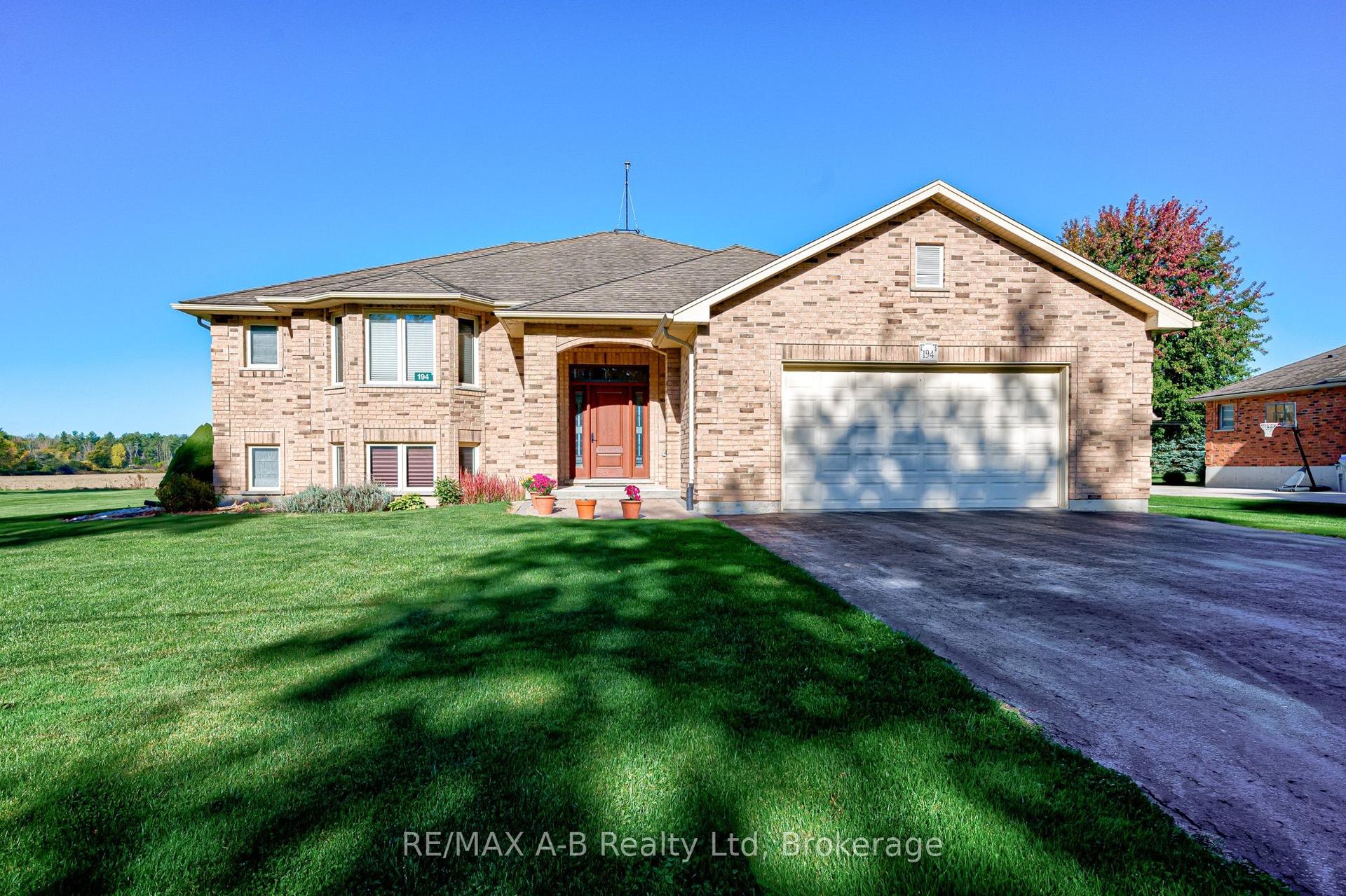 194 Station Road — photo 1