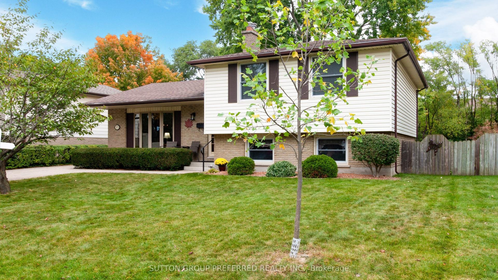 573 Jamaica Court, London South — Detached for sale, photo 1