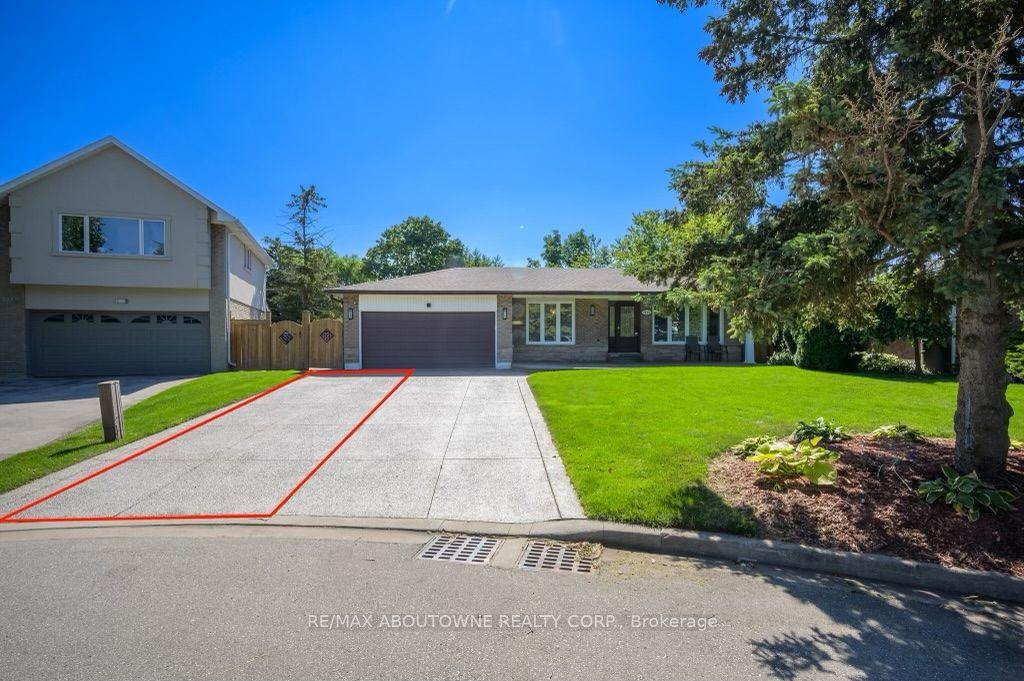 2444 WOBURN Crescent — photo 1