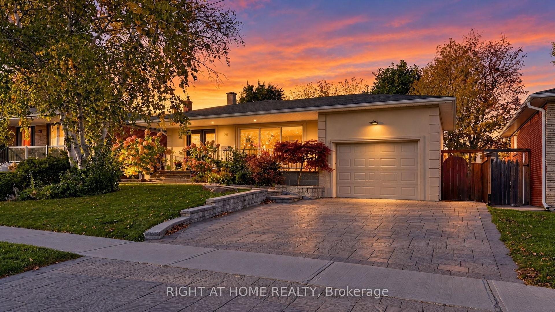 24 Stonedene Boulevard, Toronto — Detached for sale, photo 1