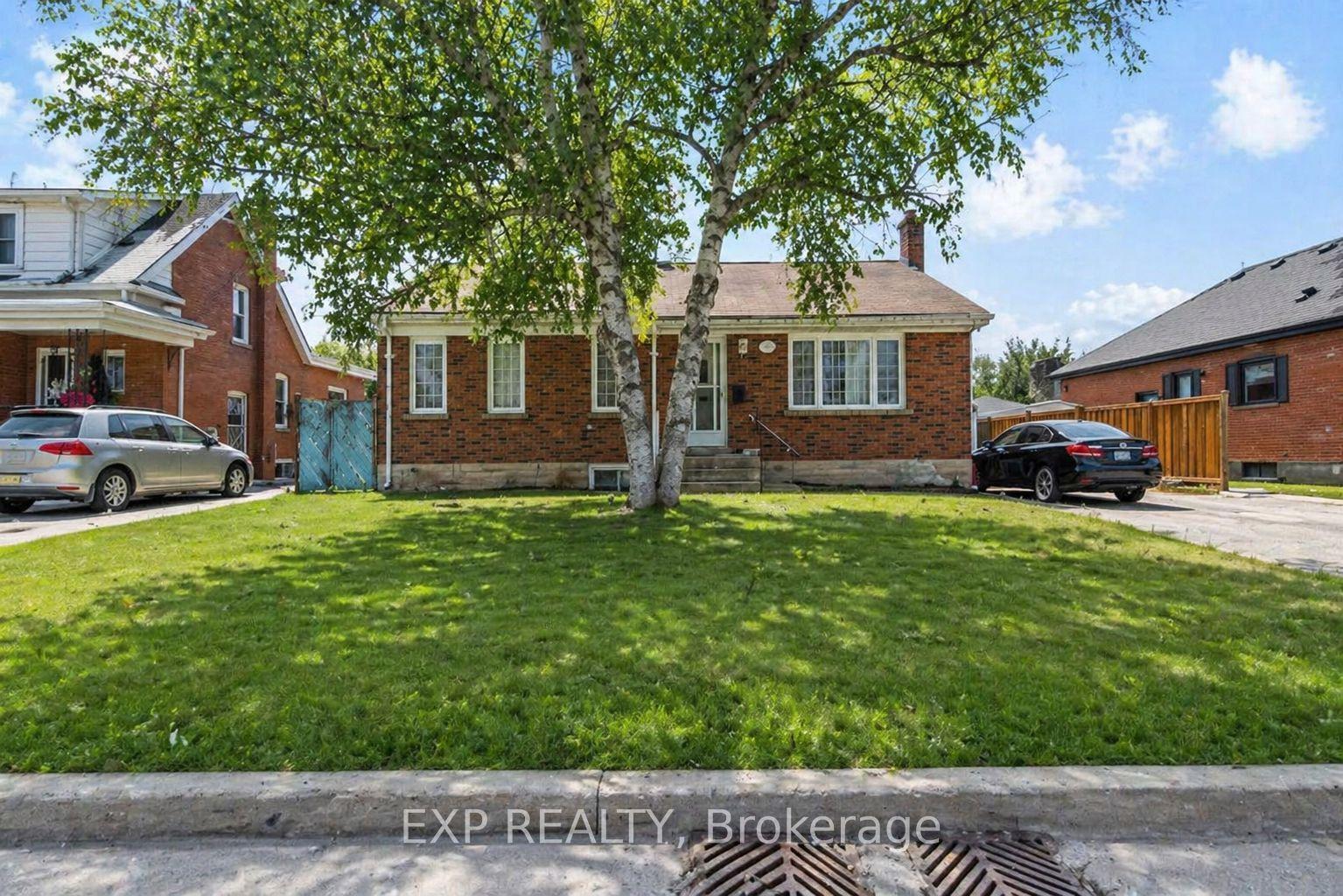 32 Guest Street, Brampton — Detached for lease, photo 1