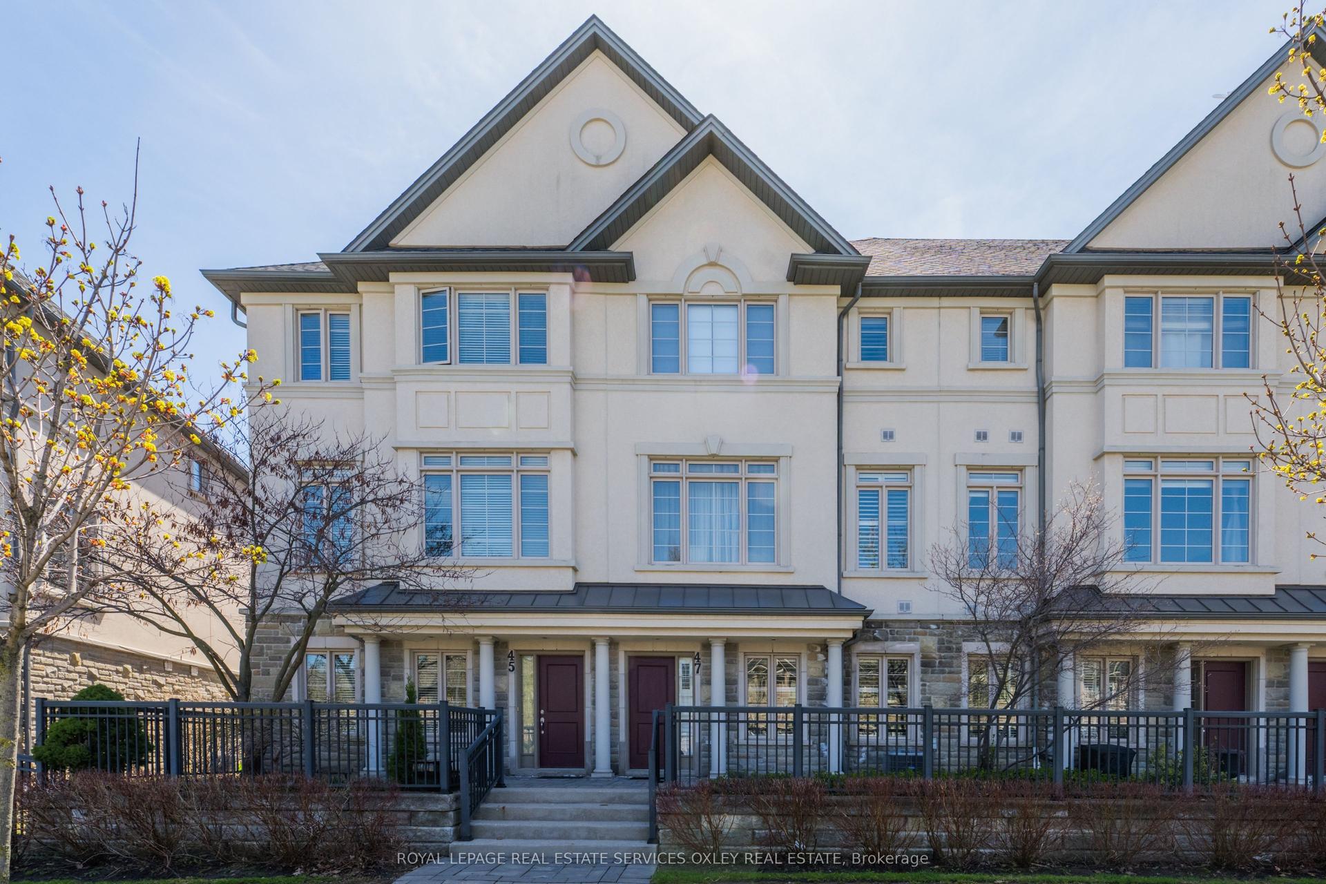 47 Beverley Glen Boulevard — photo 1