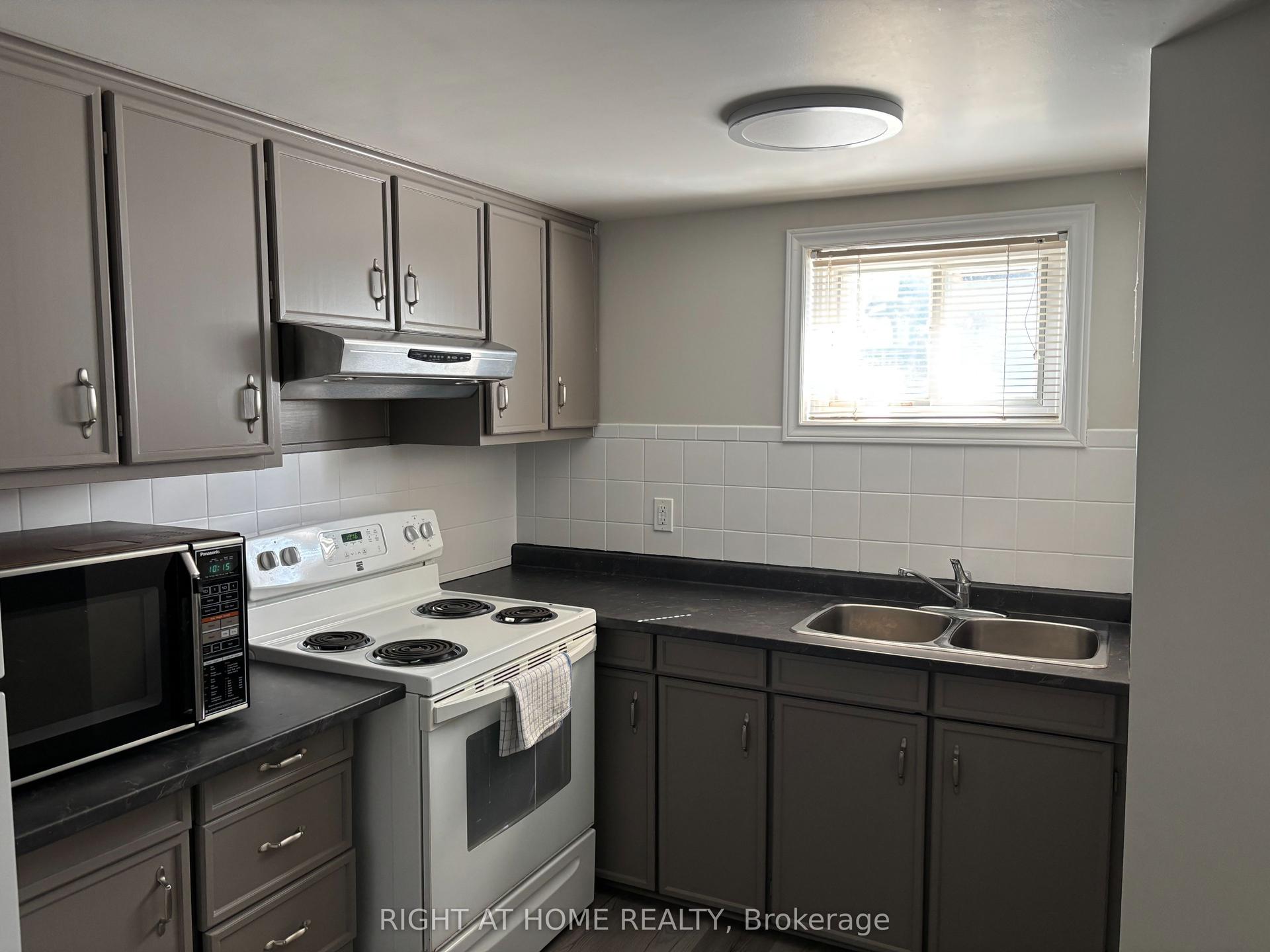 41 Deerhurst Avenue, Toronto — Detached for lease, photo 1