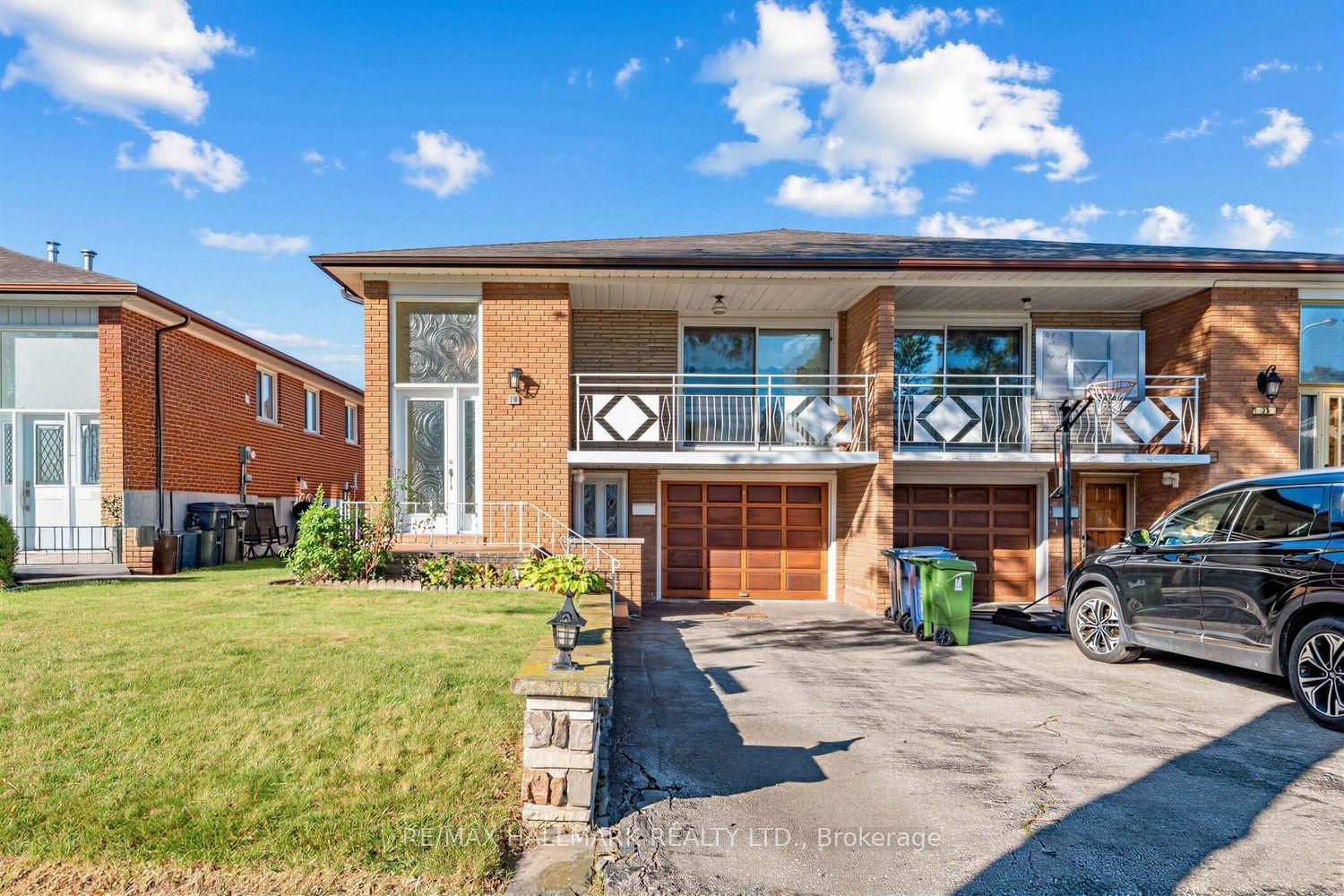 18 Sorlyn Avenue, Toronto — Semi-Detached for sale, photo 1