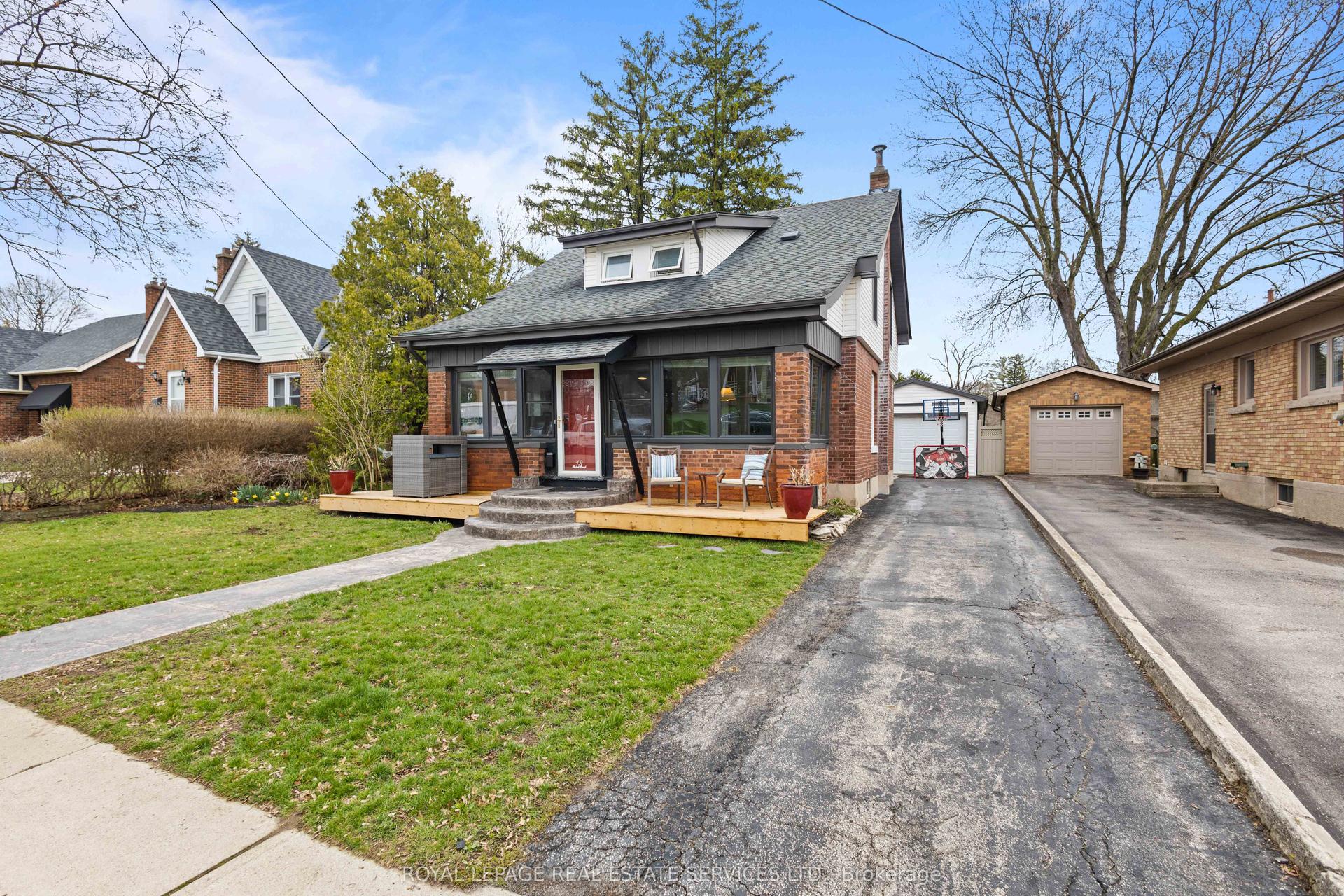 13 Forest Road — photo 1