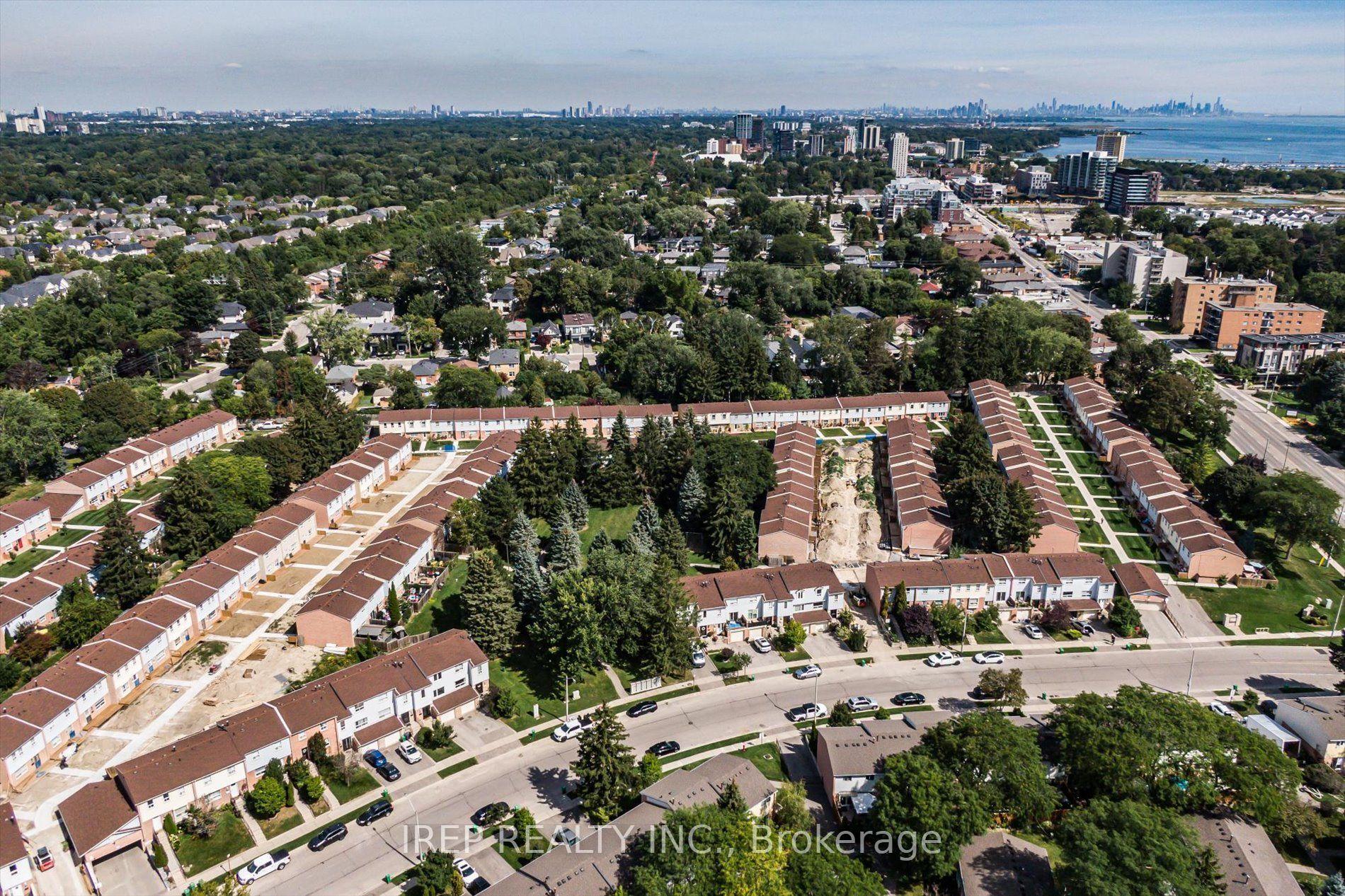 1055 Shawnmarr Road 43 #43, Mississauga — Condo Town for sale, photo 1