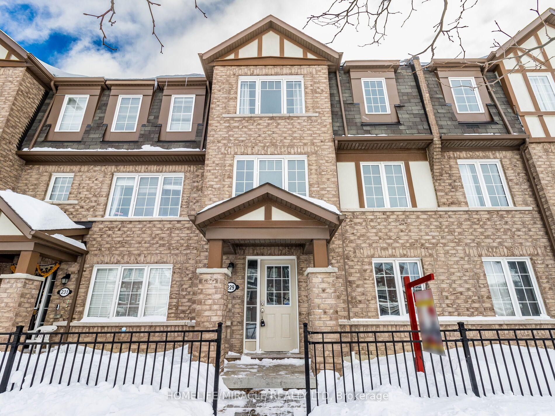 229 Remembrance Road, Brampton — Townhouse for lease, photo 1