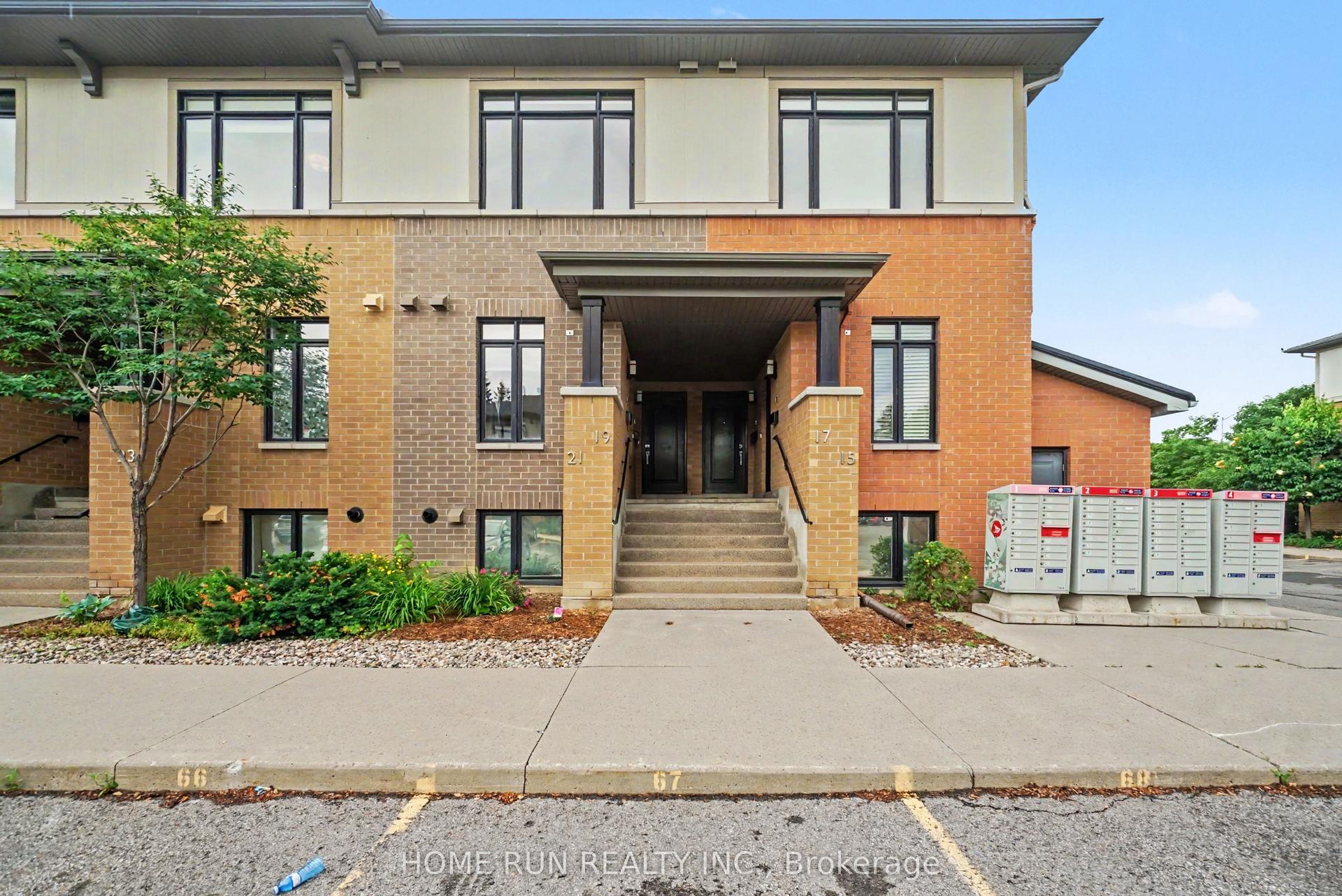 19 BERGERON Private, Orleans - Convent Glen and Area — Condo for sale, photo 1