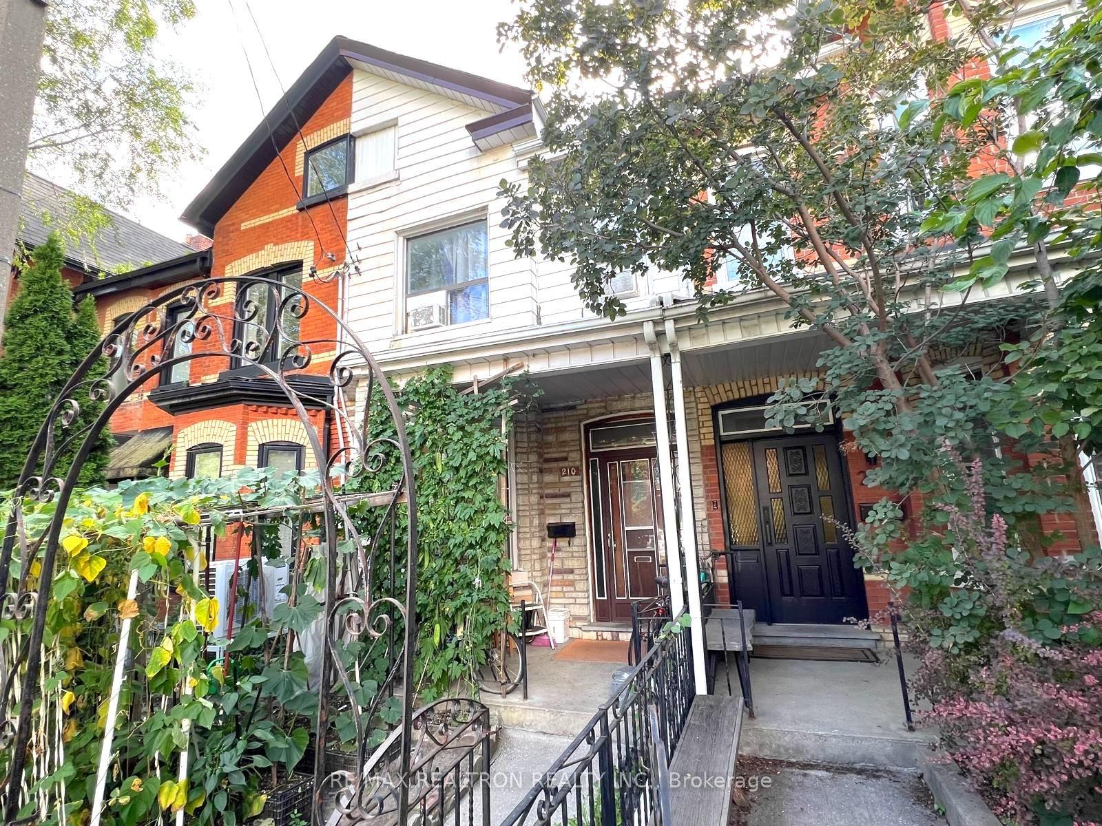 210 Shaw Street BSMT #BSMT, Toronto — Townhouse for lease, photo 1