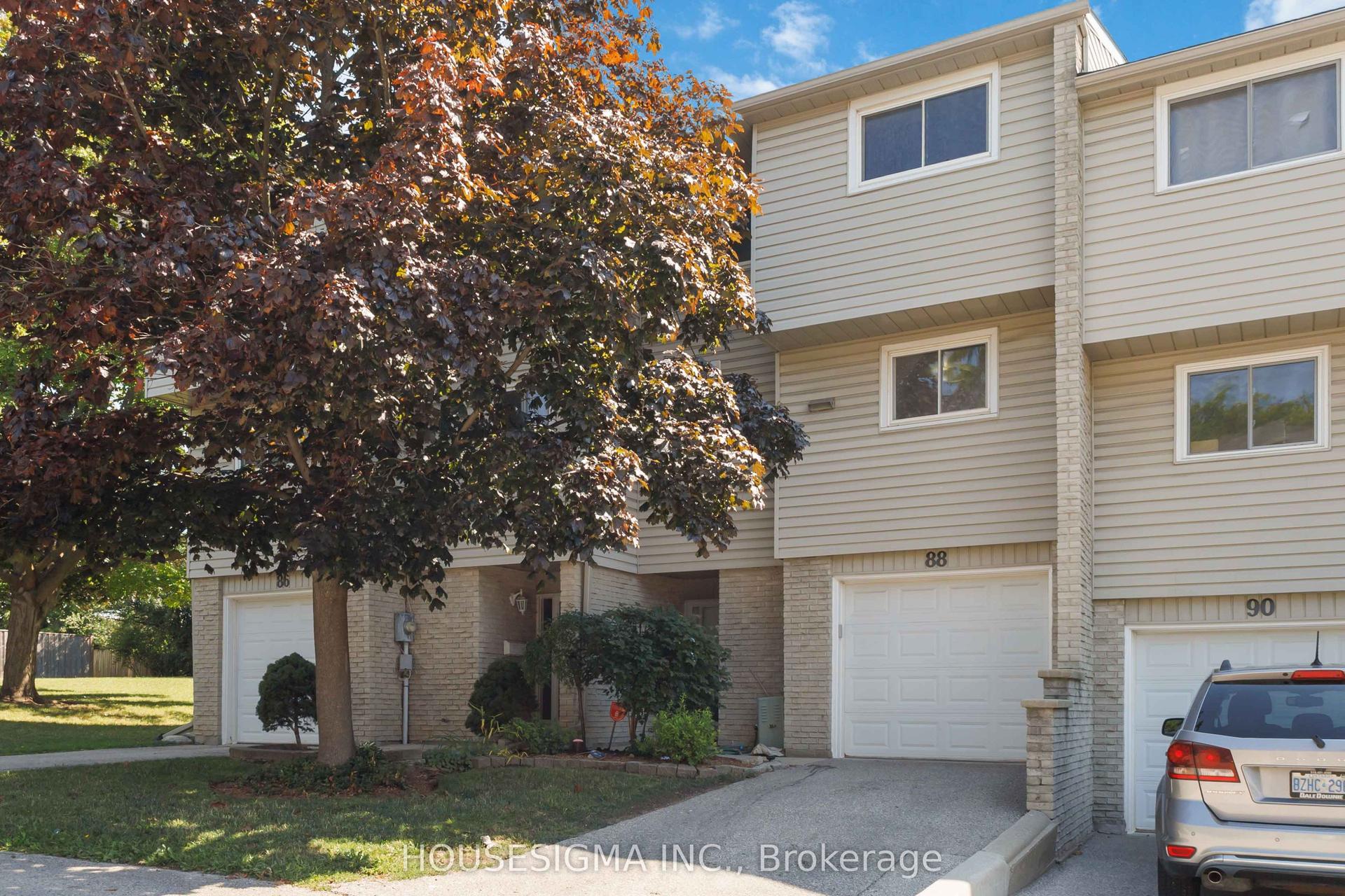 159 Sandringham Crescent 88 #88, London South — Condo Town for lease, photo 1