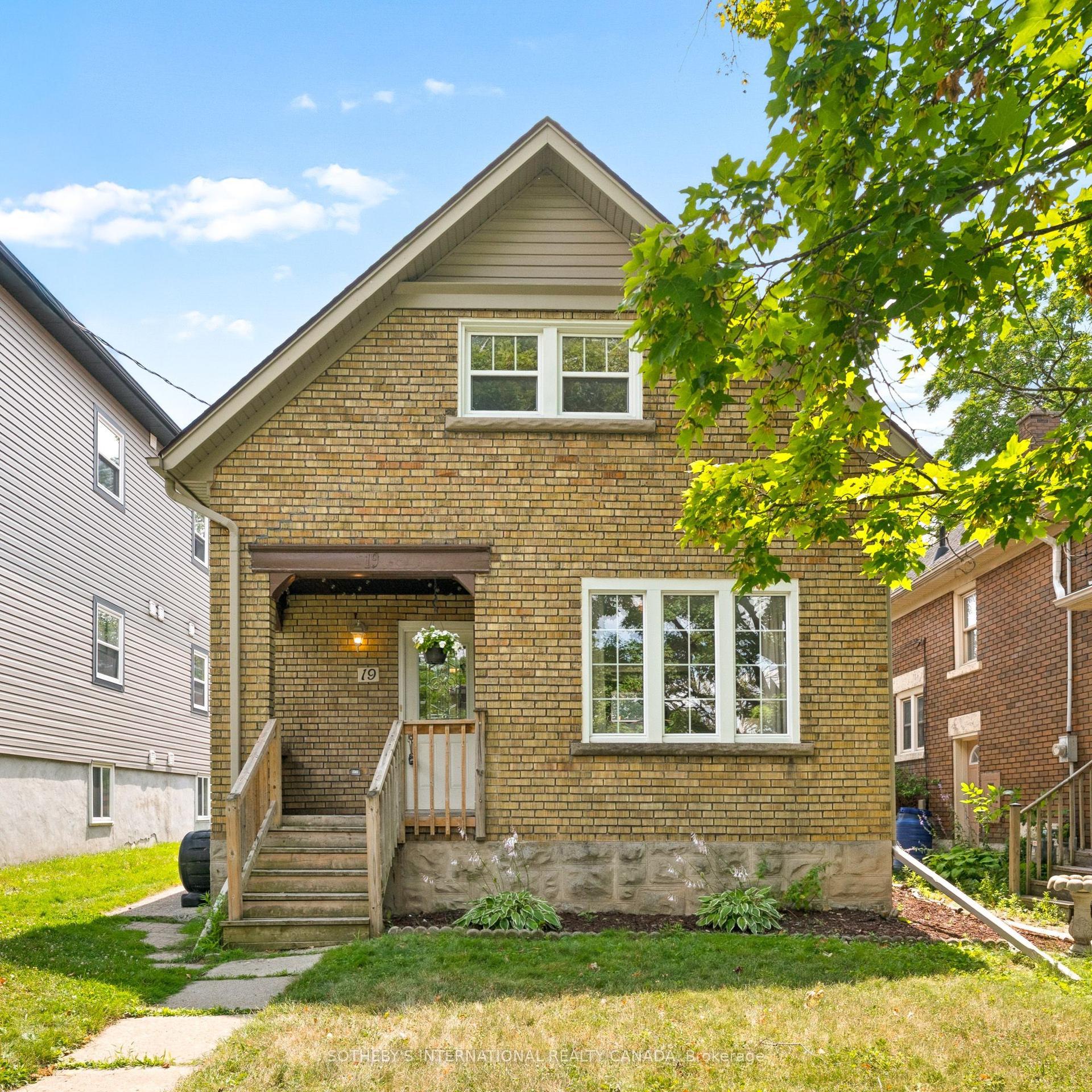 19 Mary Street, Kitchener — Detached for sale, photo 1