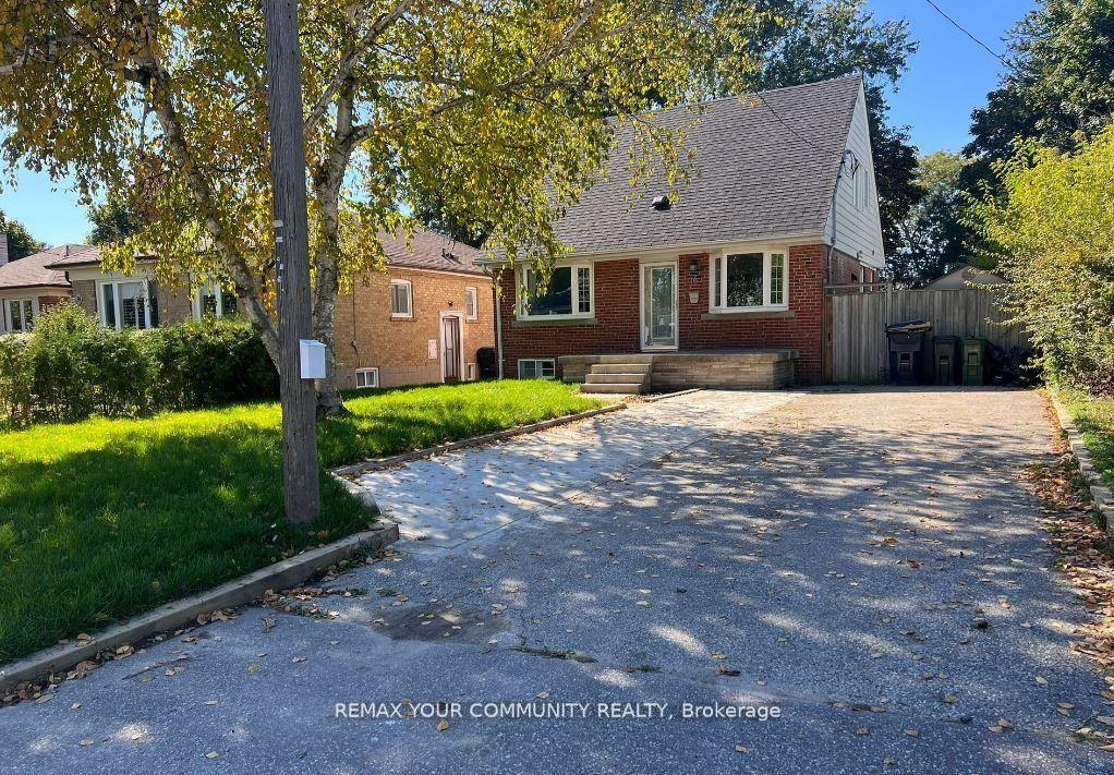16 Robertsfield Crescent — photo 1
