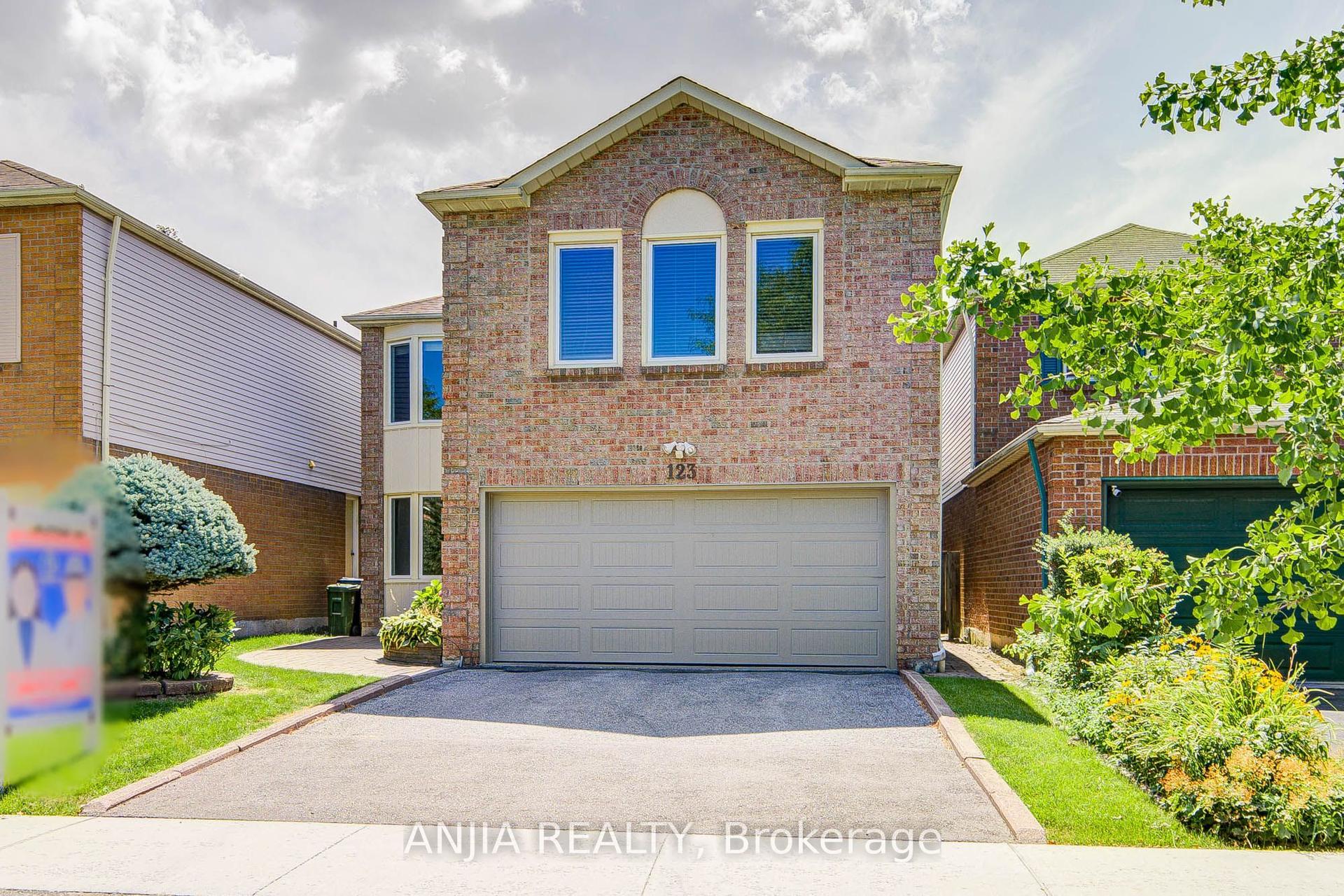 123 Chapel Park Square, Toronto — Detached for sale, photo 1