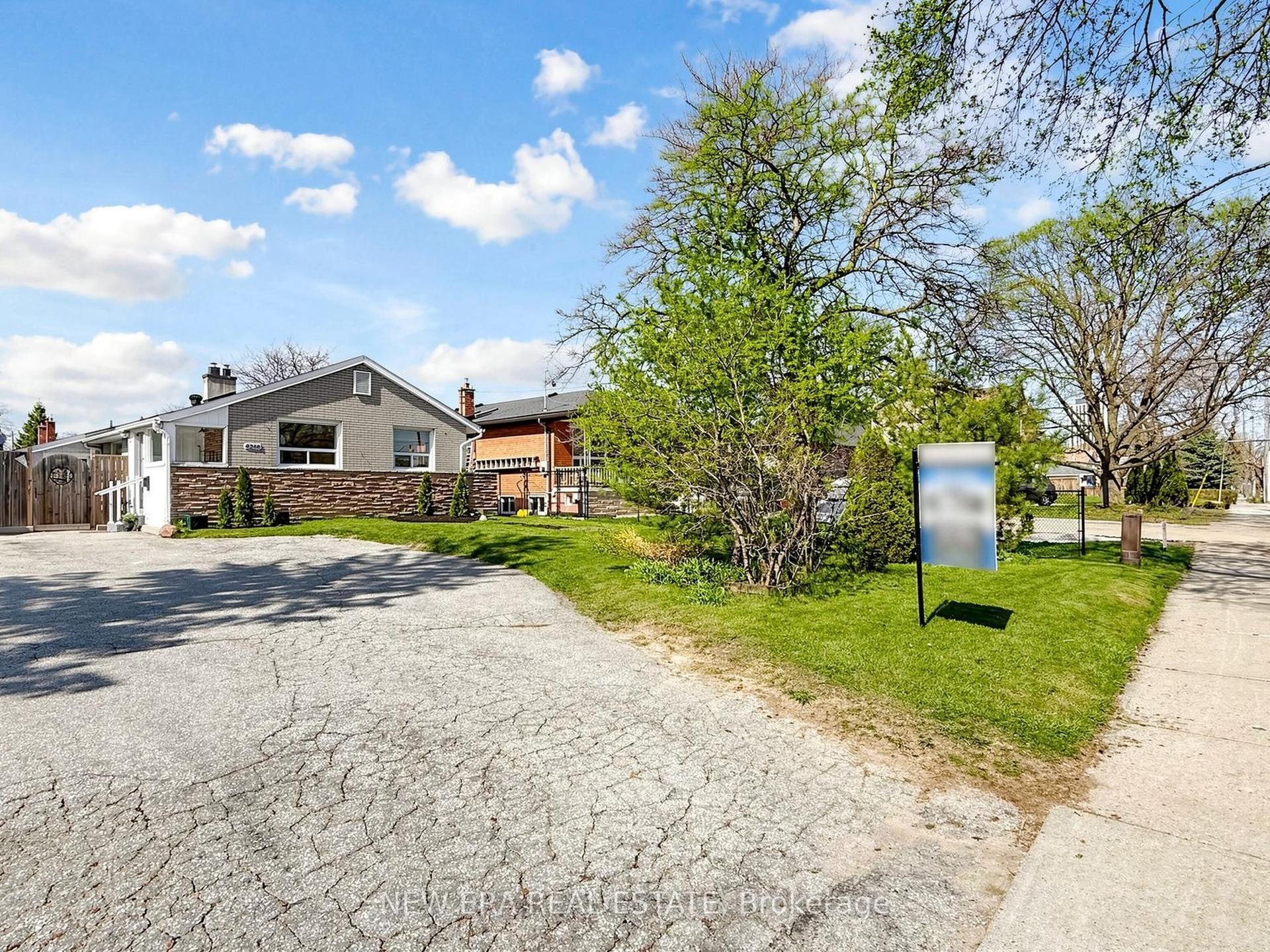 4246 Bloor Street W — photo 1