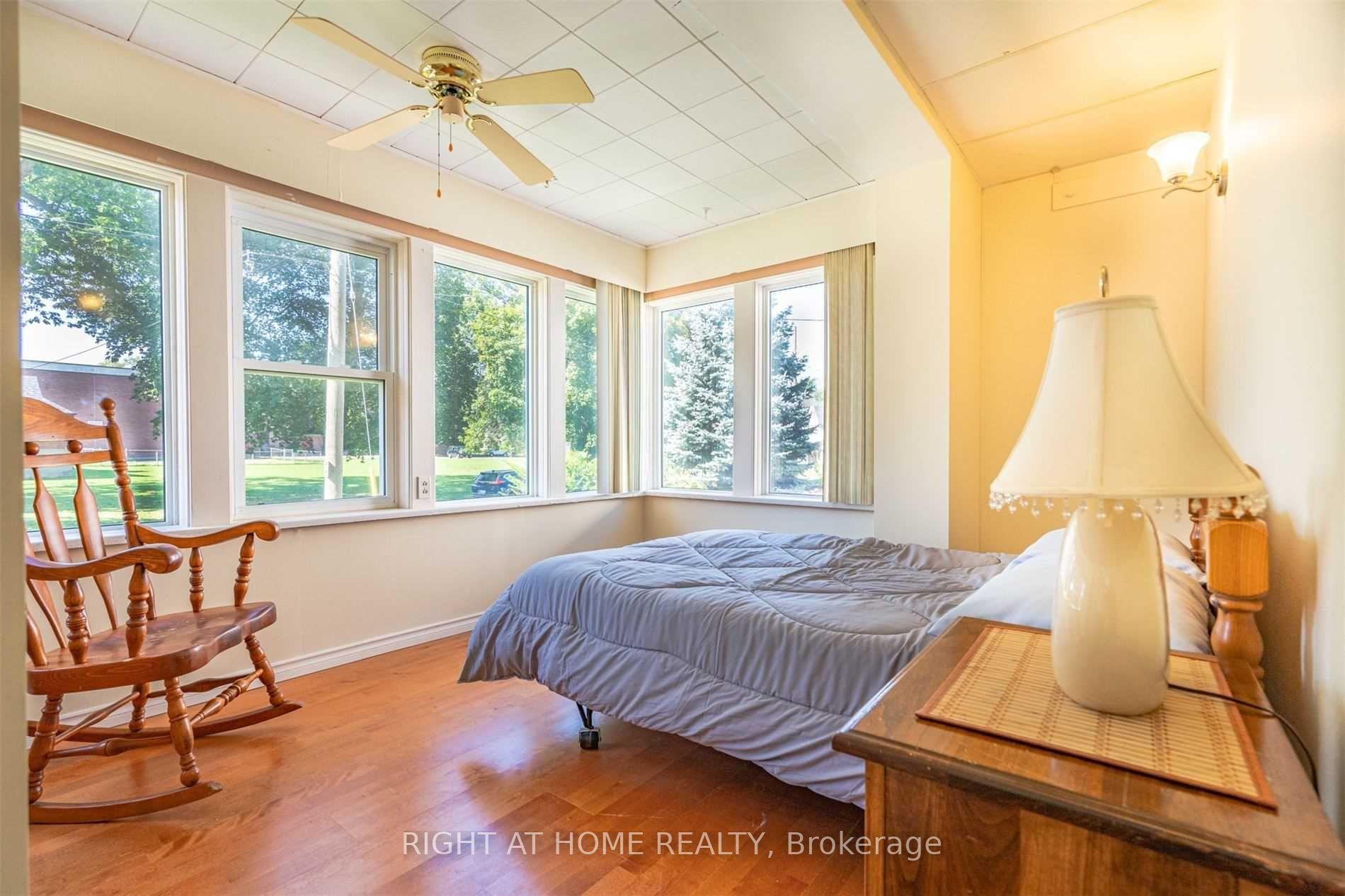 4717 Epworth Circle, Niagara Falls — Detached for lease, photo 1