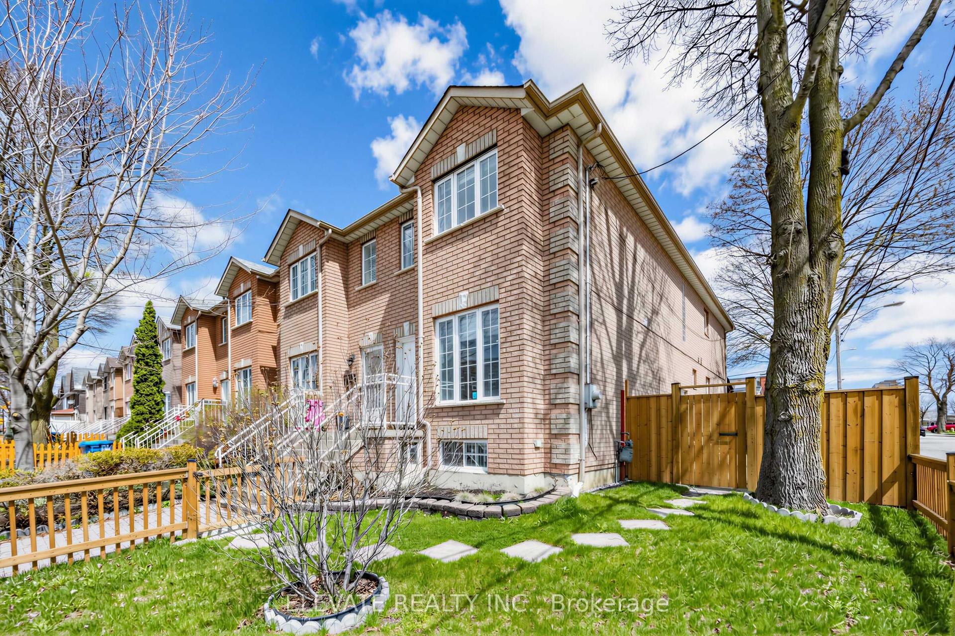 1 Mulock Avenue — photo 1