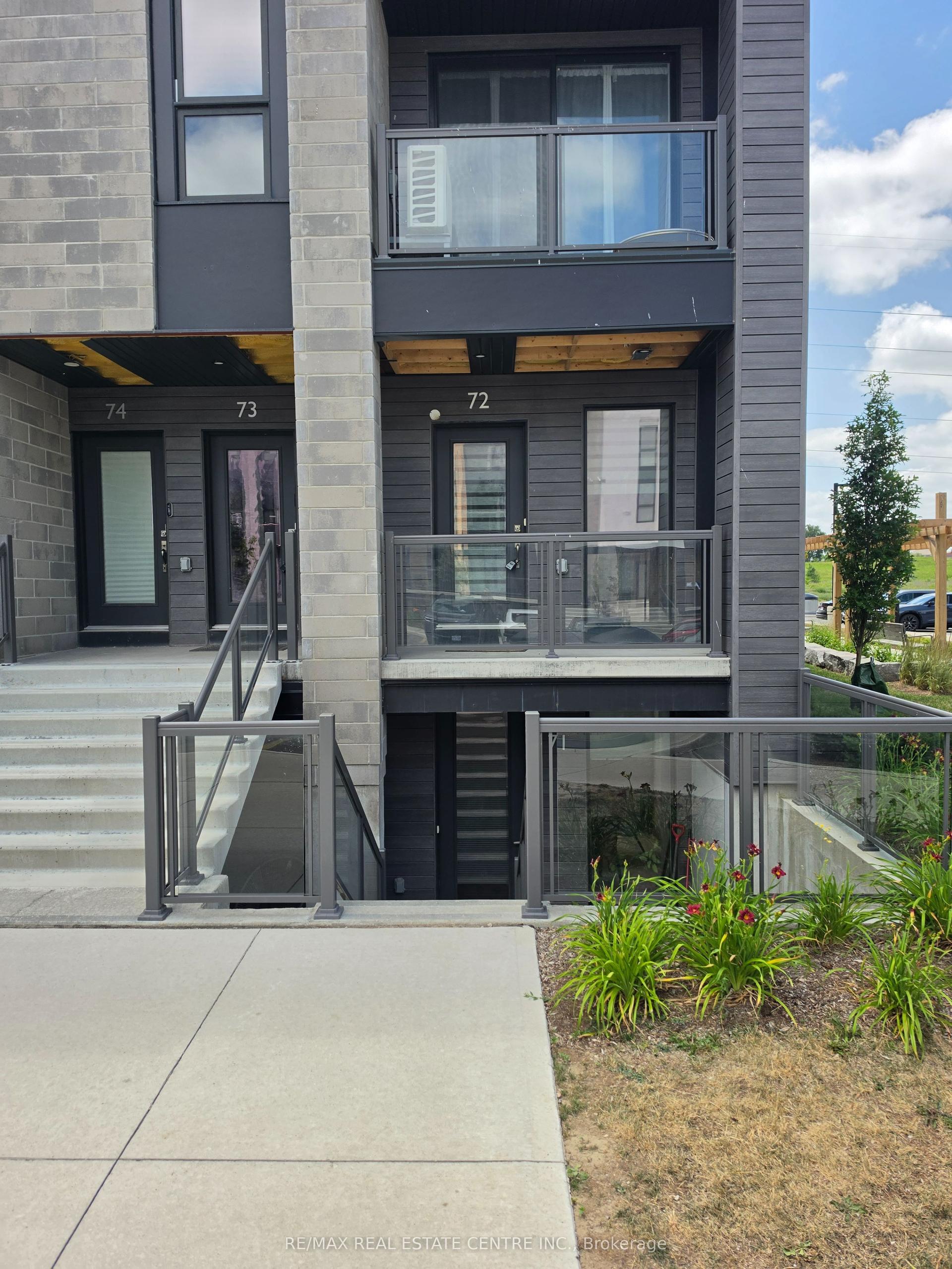 261 Woodbine Ave Avenue A72 #A72, Kitchener — Condo Town for lease, photo 1