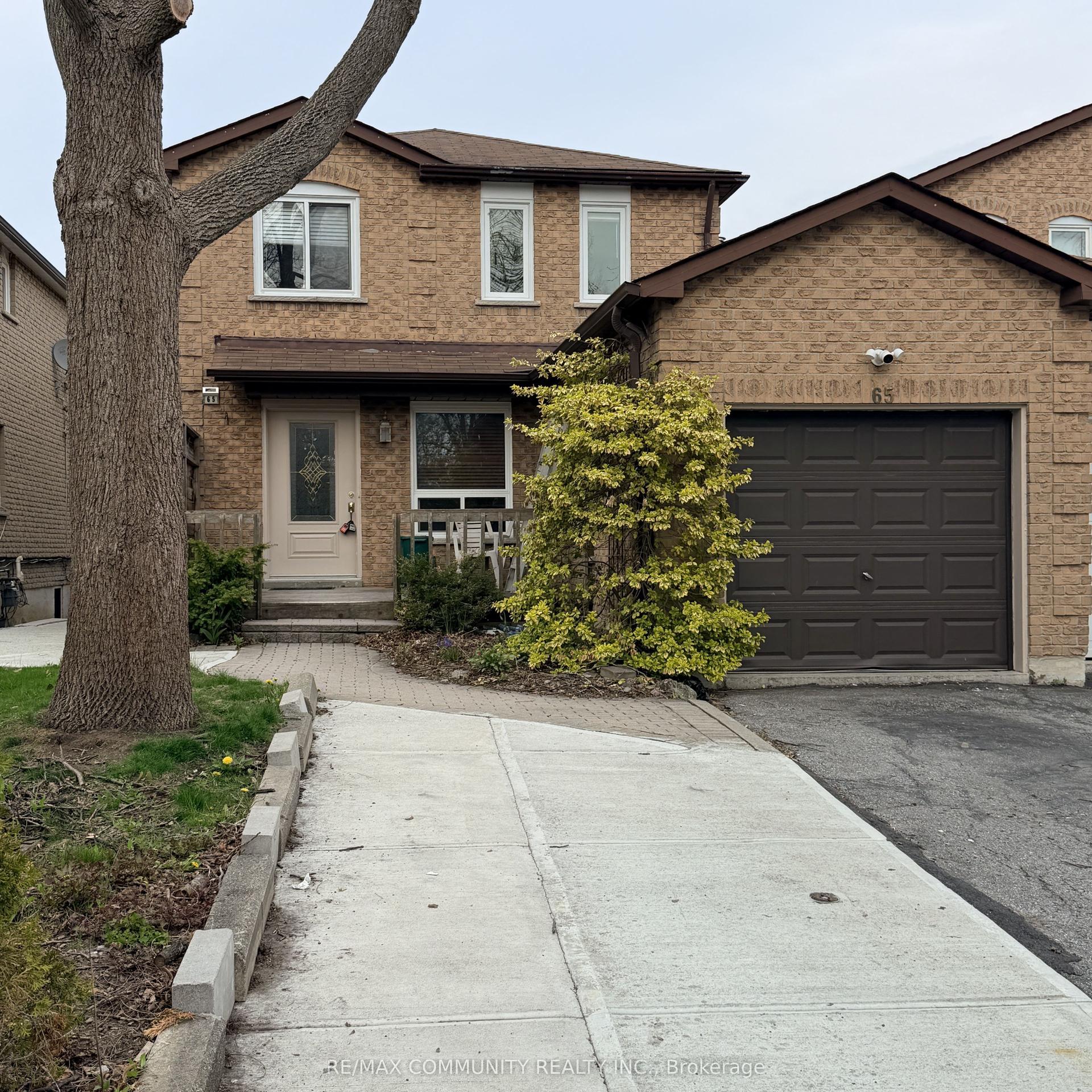 65 Hewitt Crescent Main #Main — photo 1