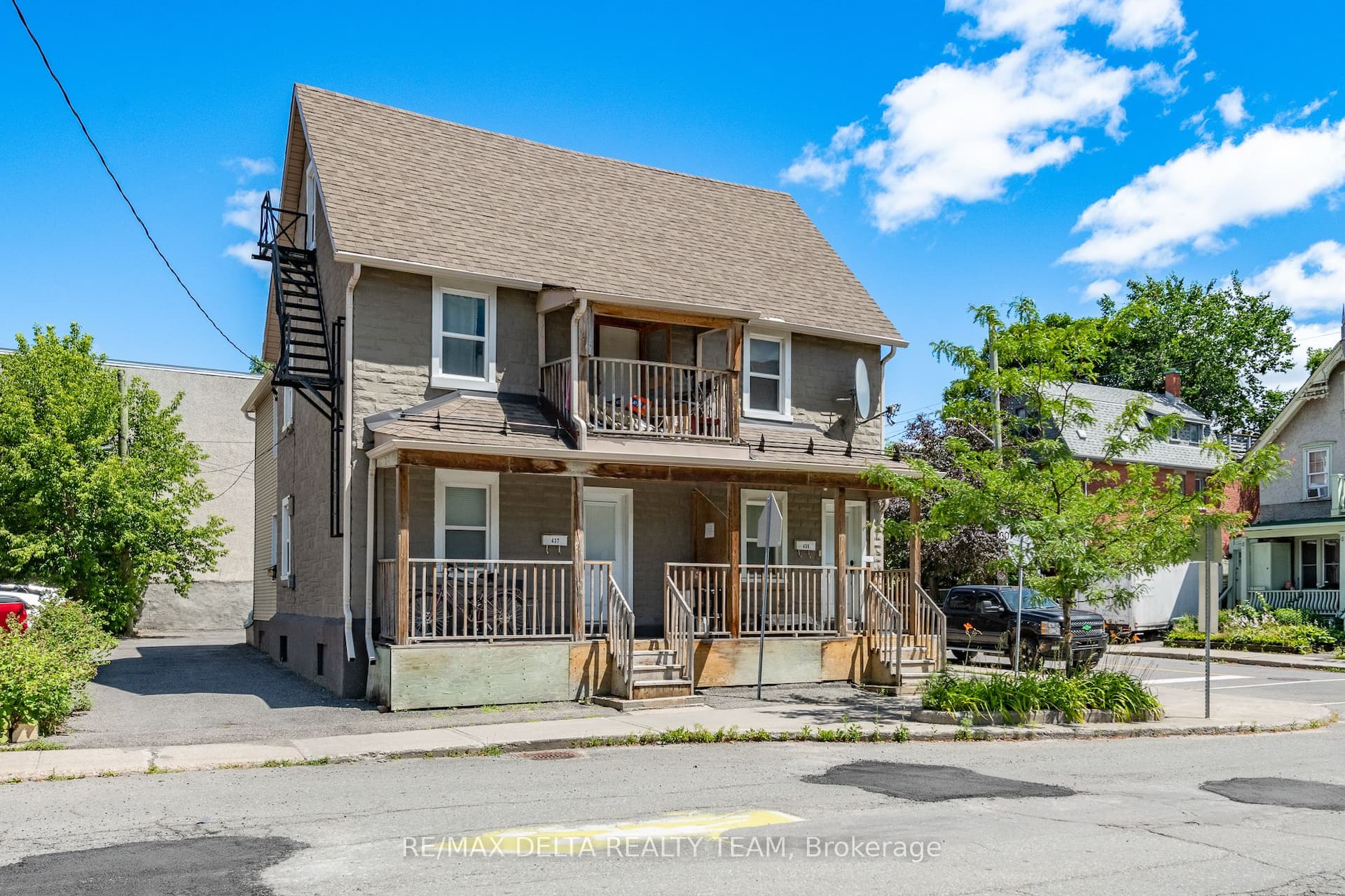 437-439 BOOTH Street — photo 1