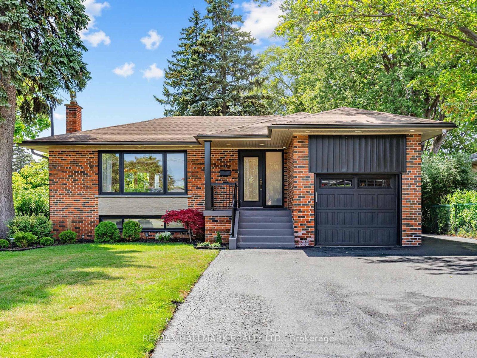 8 Tufton Crescent, Toronto — Detached for sale, photo 1