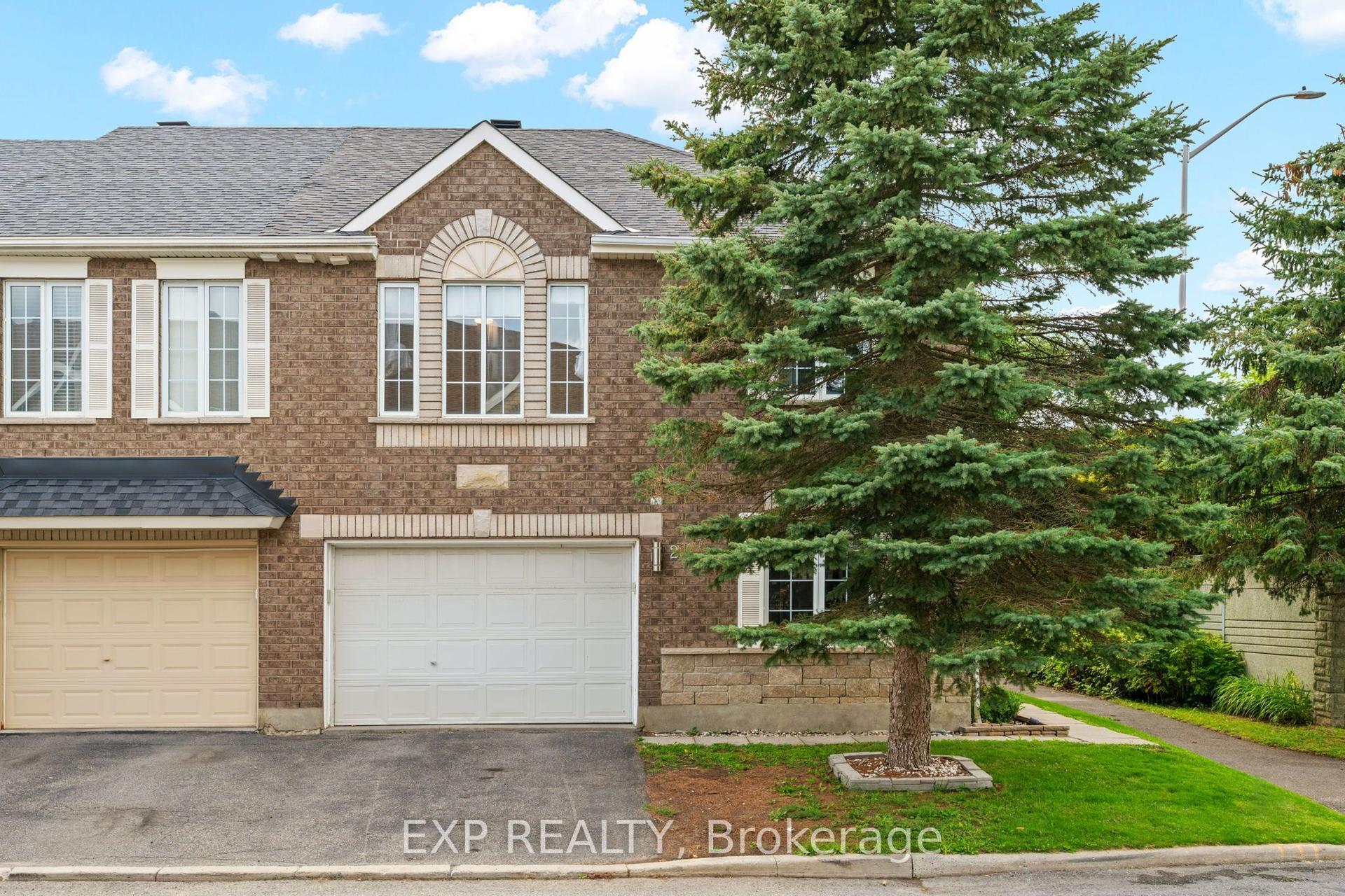 2 Maple Park Private, Blossom Park - Airport and Area — Townhouse for lease, photo 1
