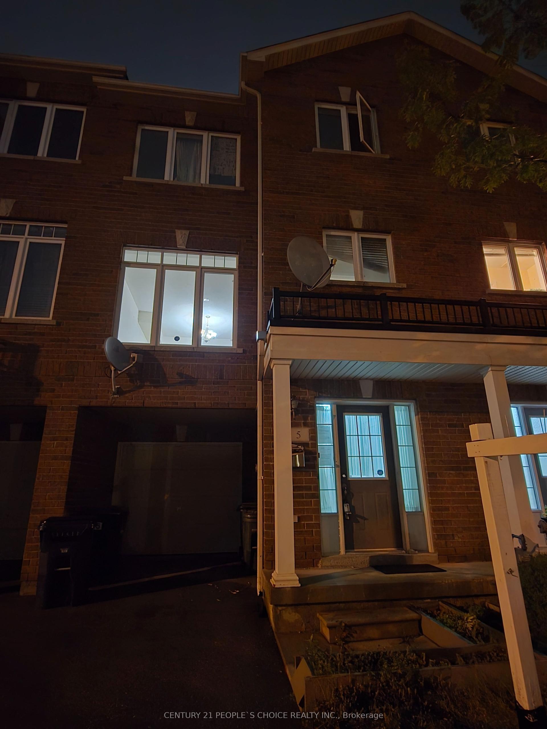 5 Curran Hall Crescent, Toronto — Townhouse for sale, photo 1