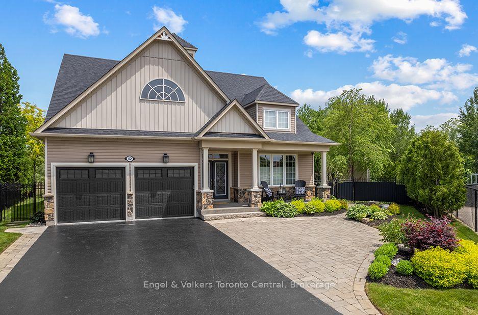 42 Silver Crescent, Collingwood — Detached for sale, photo 1