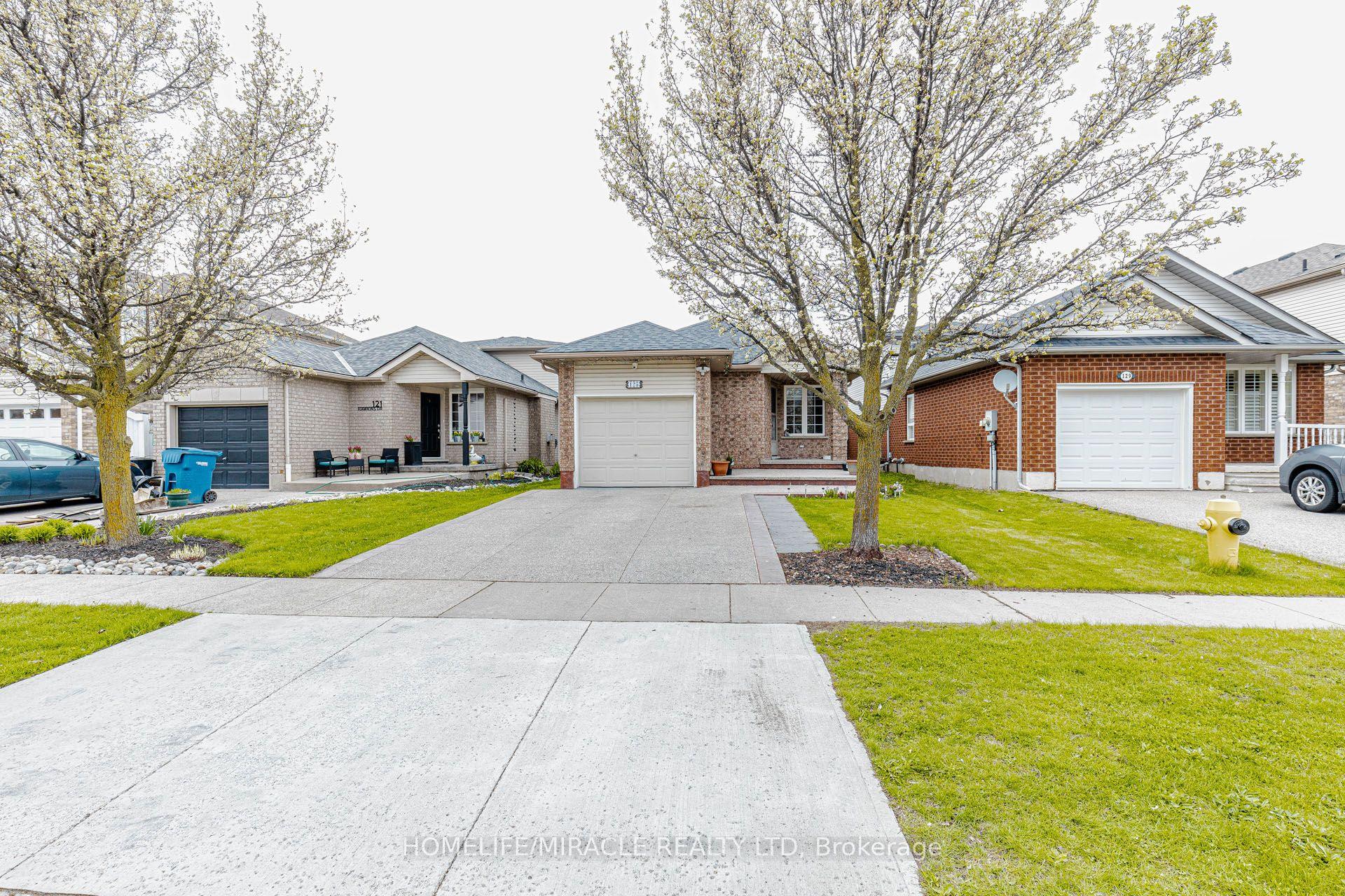125 Hawkins Drive — photo 1