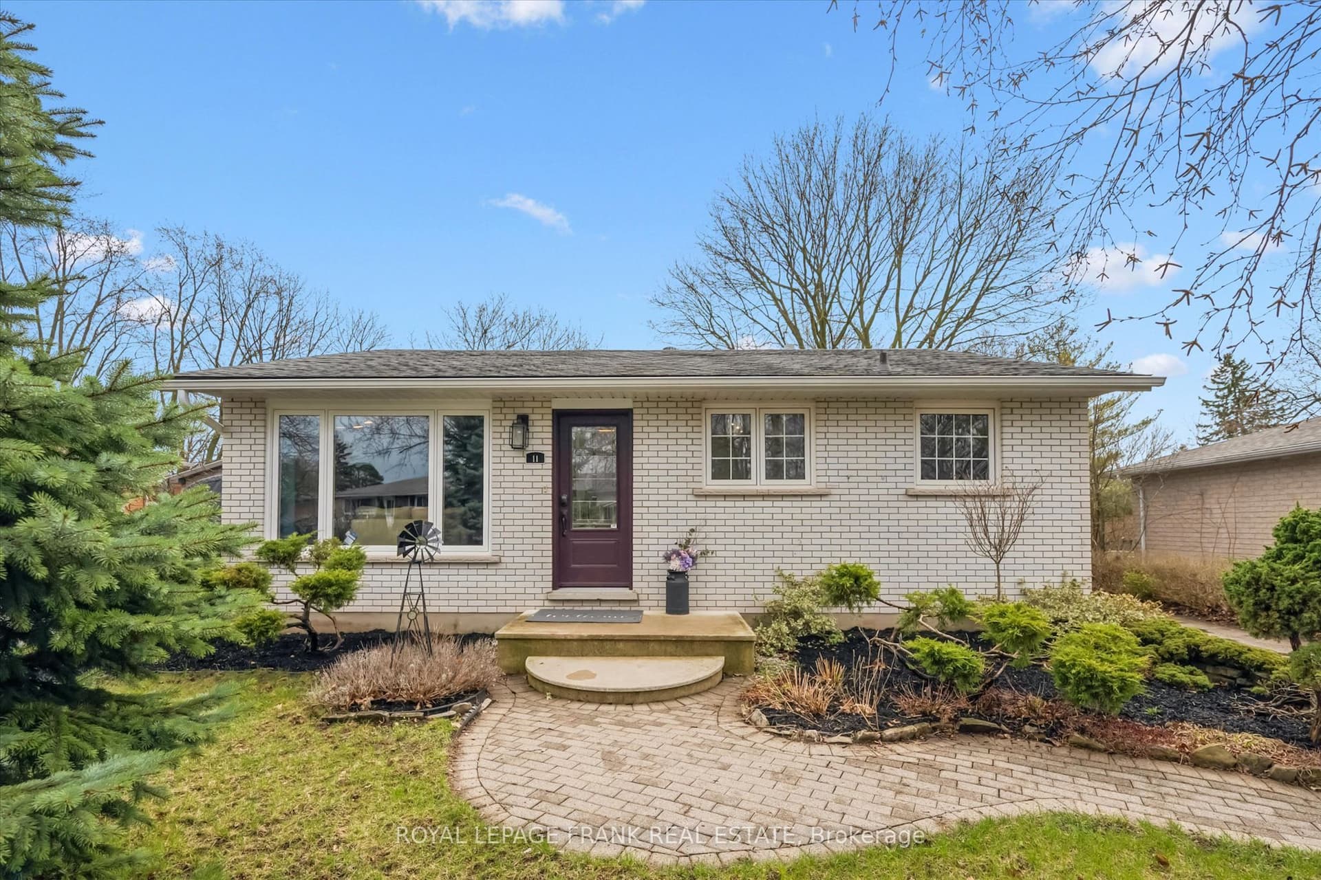 11 Argyle Drive — photo 1