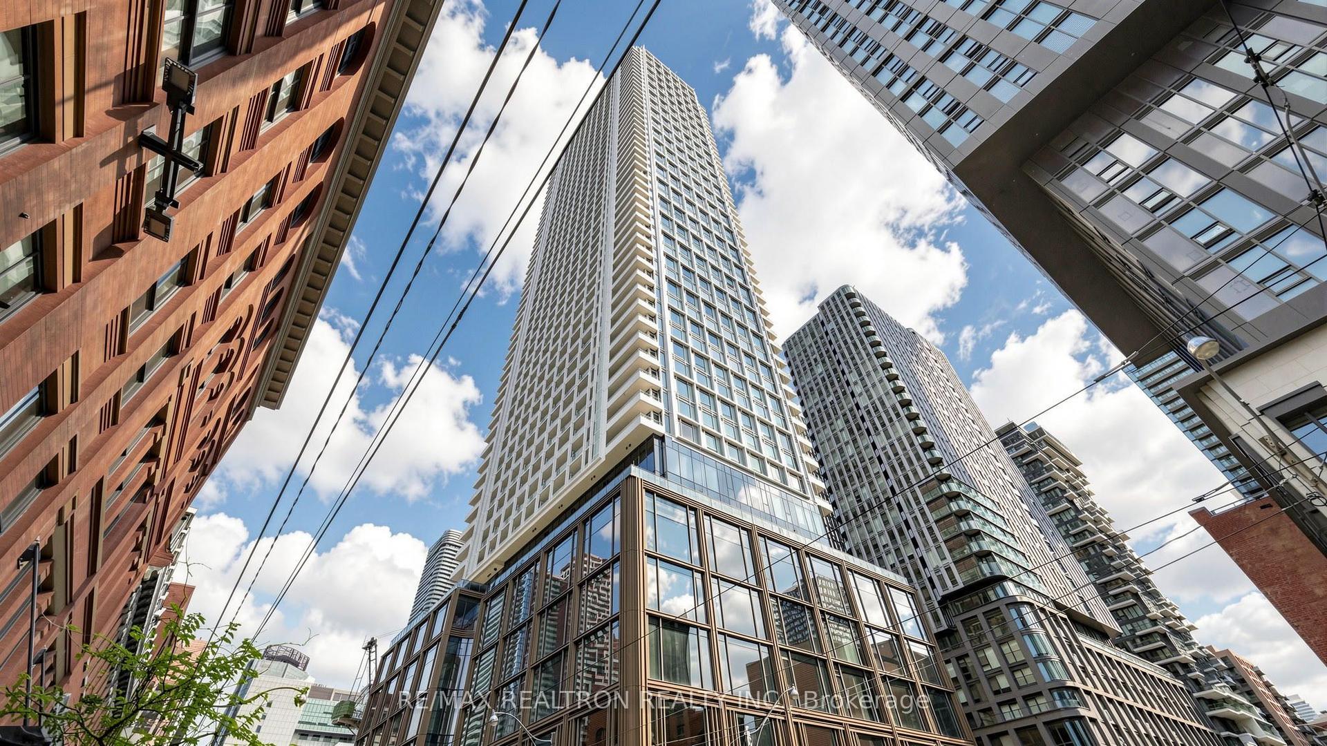 88 Queen Street 5807 #5807, Toronto — Condo for lease, photo 1