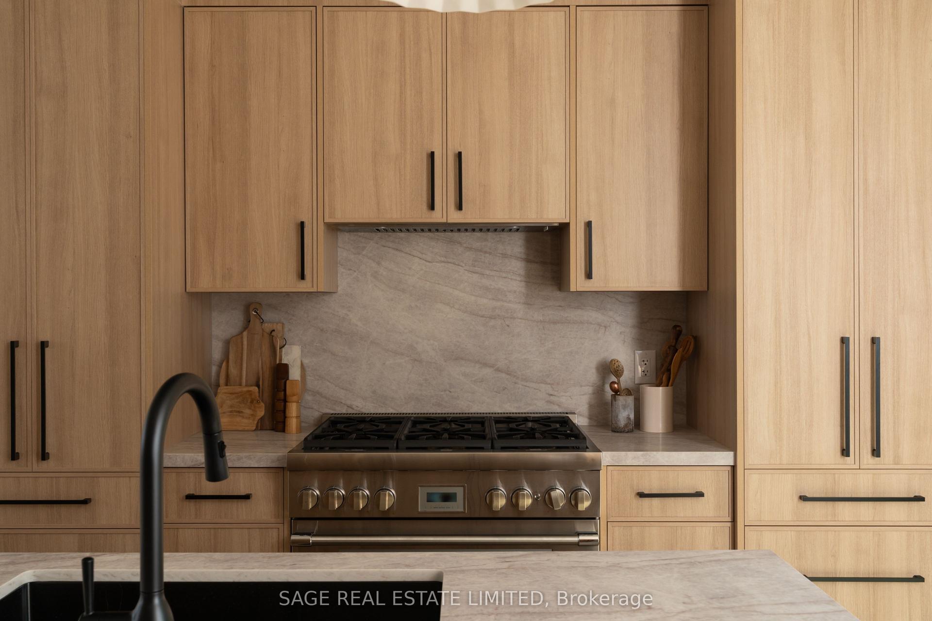 21 Galley Avenue — photo 1