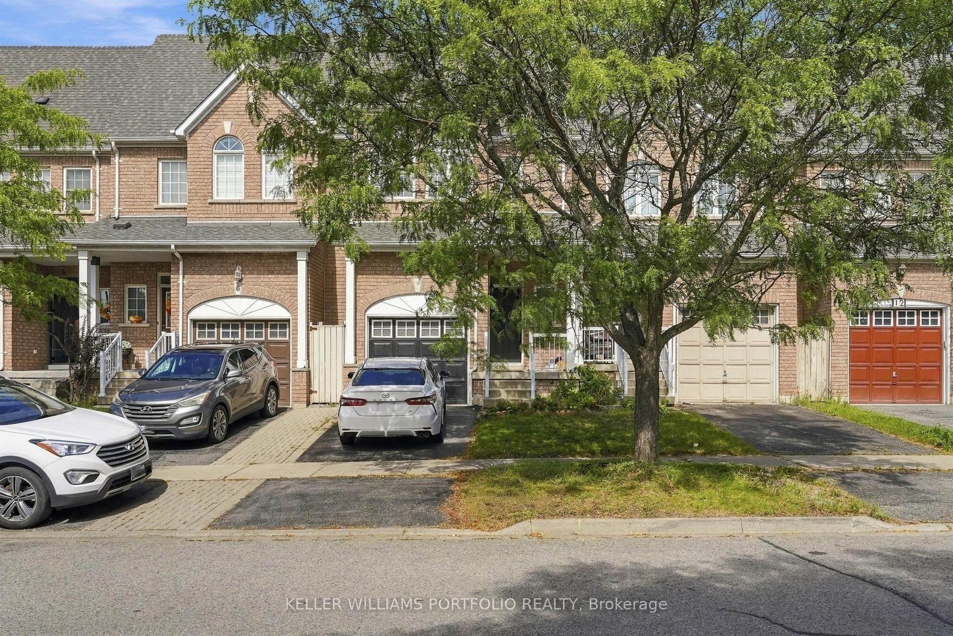 8 Gateway Court, Whitby — Townhouse for lease, photo 1