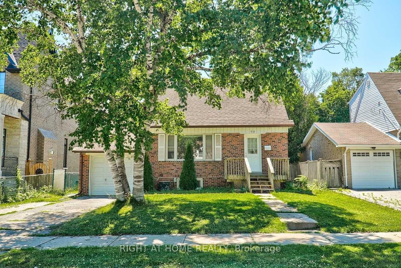 92 Lawrence Avenue Upper #Upper — photo 1