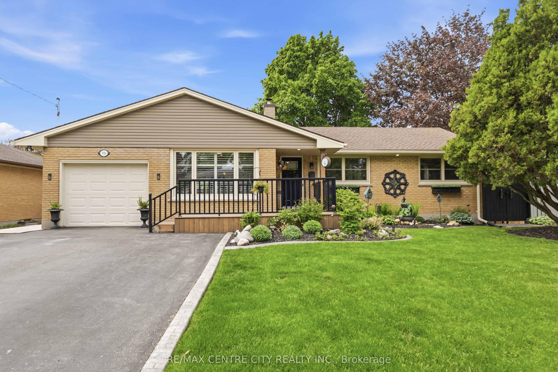 70 Brentwood Crescent — photo 1