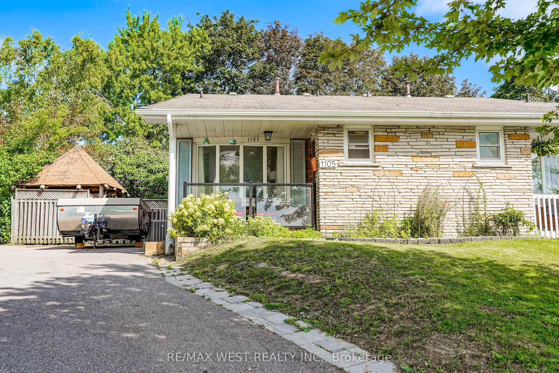 1105 Valley Court, Oshawa — Semi-Detached for sale, photo 1