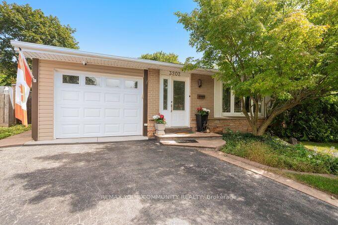3202 Centennial Drive E, Burlington — Detached for sale, photo 1